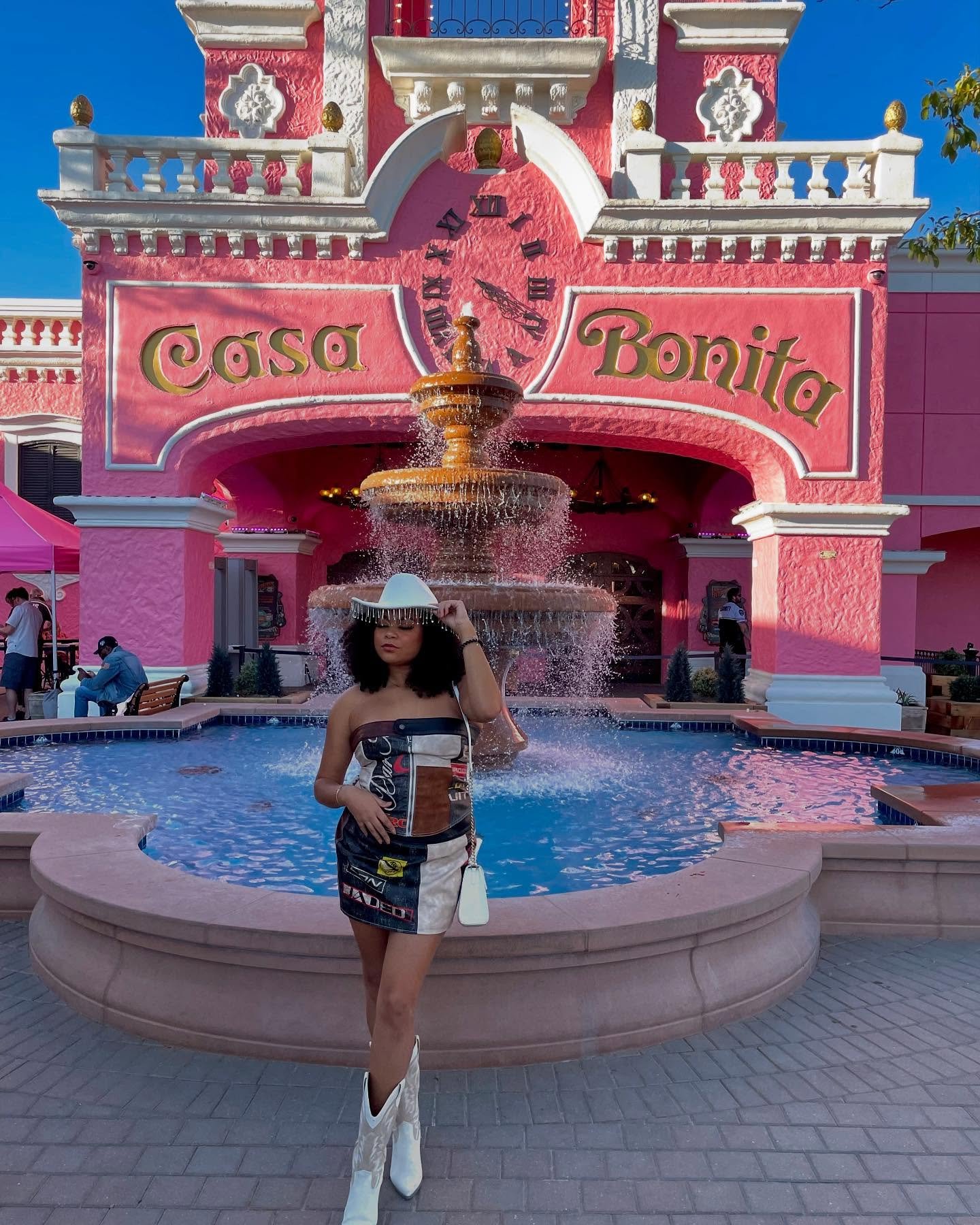 how i styled my two piece set from @jadedldn 💫

#secondhandfinds #secondhandfits #thriftedfashion #thriftedclothing #thriftfinds #thriftedfits #thriftlife #upcycledclothing #ootd #denverbipoc #denverfashion #blackindenver #coloradofashion #blackcrea
