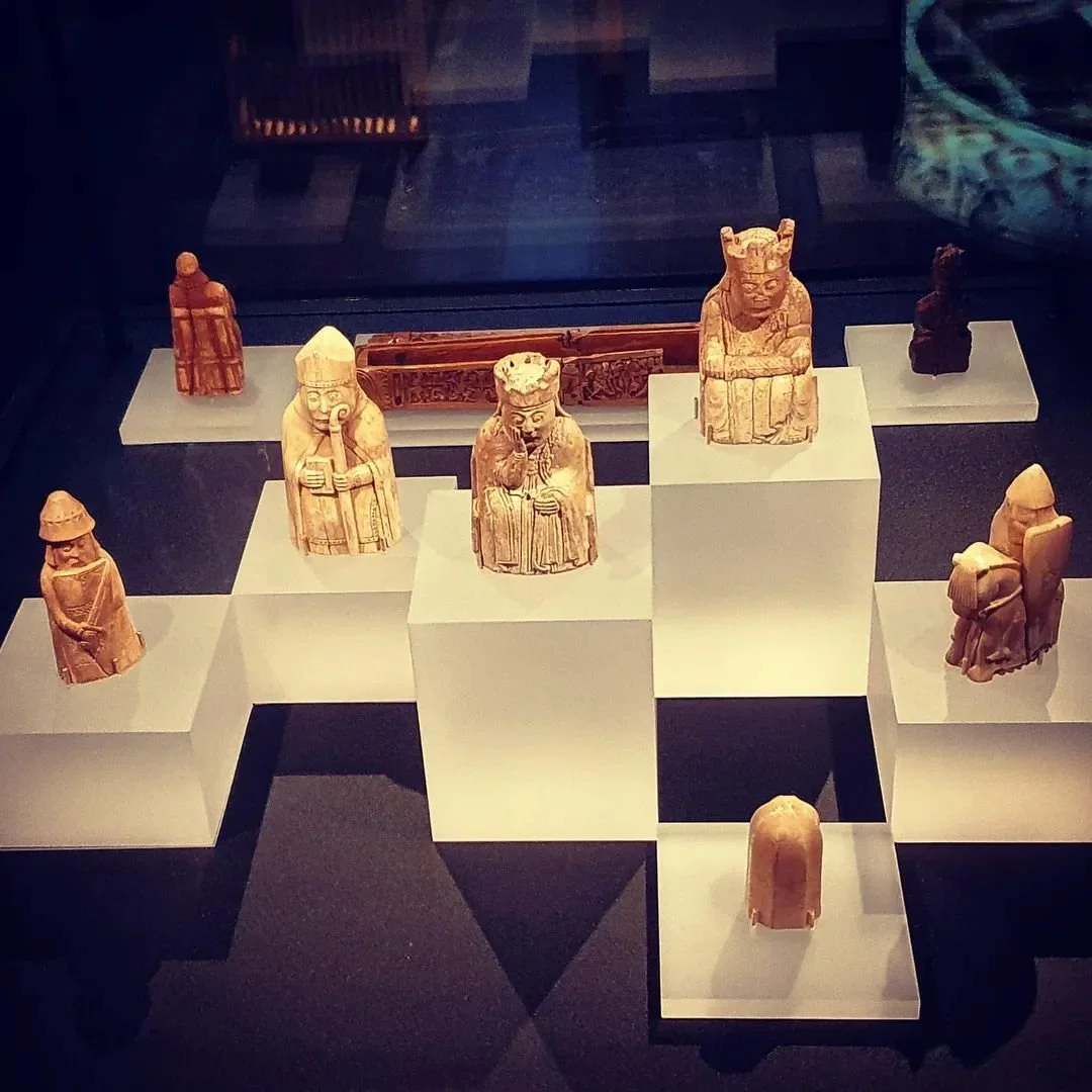 Mange brikker i spill