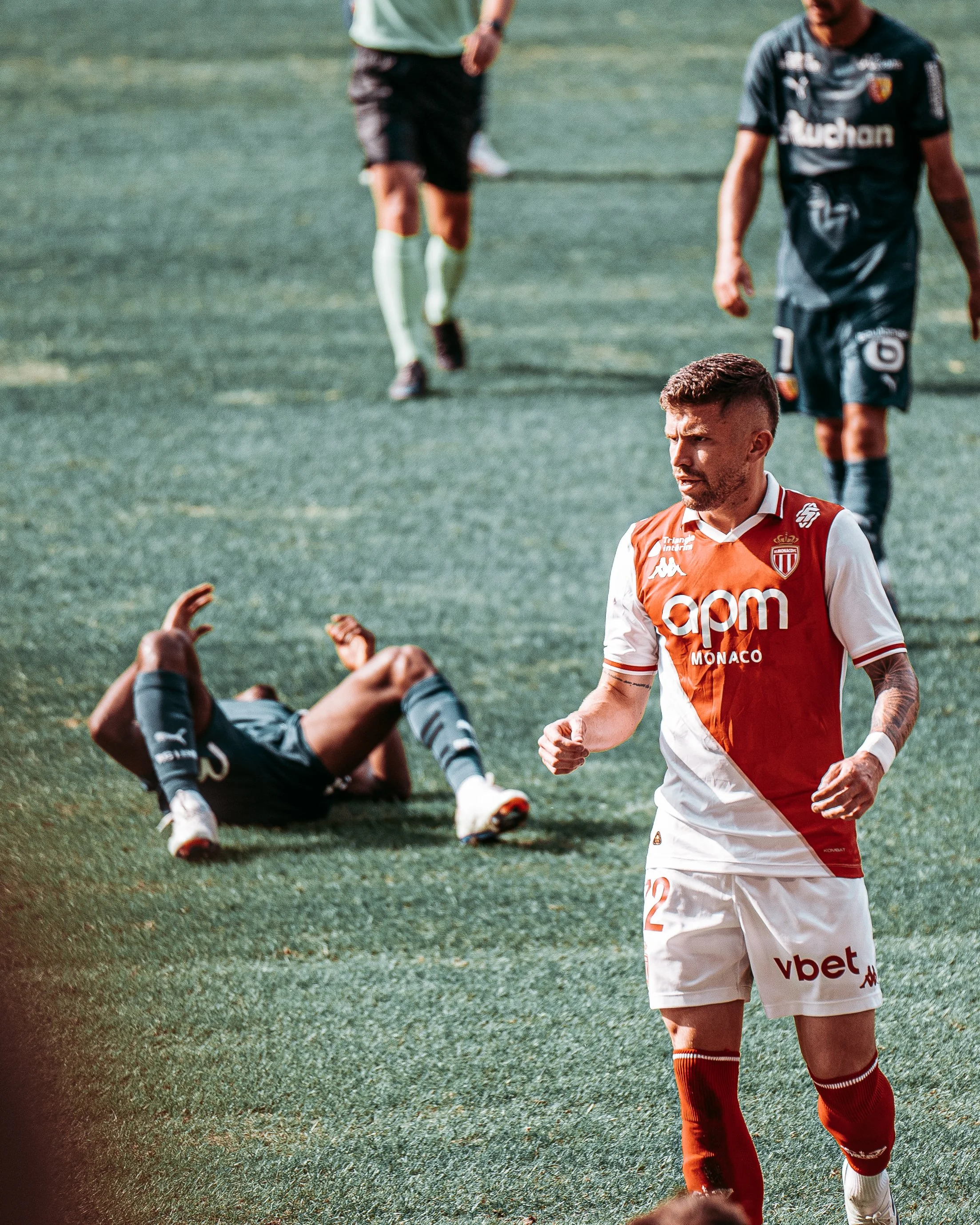 Match de football avec joueur de l'AS Monaco.