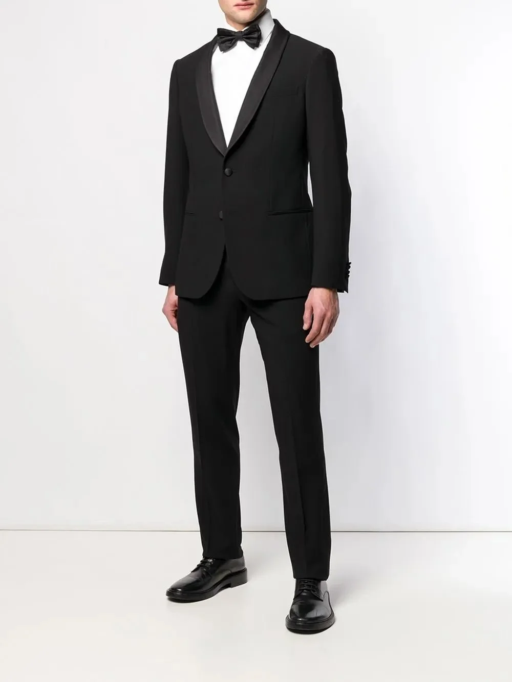 giorgio-armani-classic-tuxedo-suit_13439936_42165189_1000.jpeg