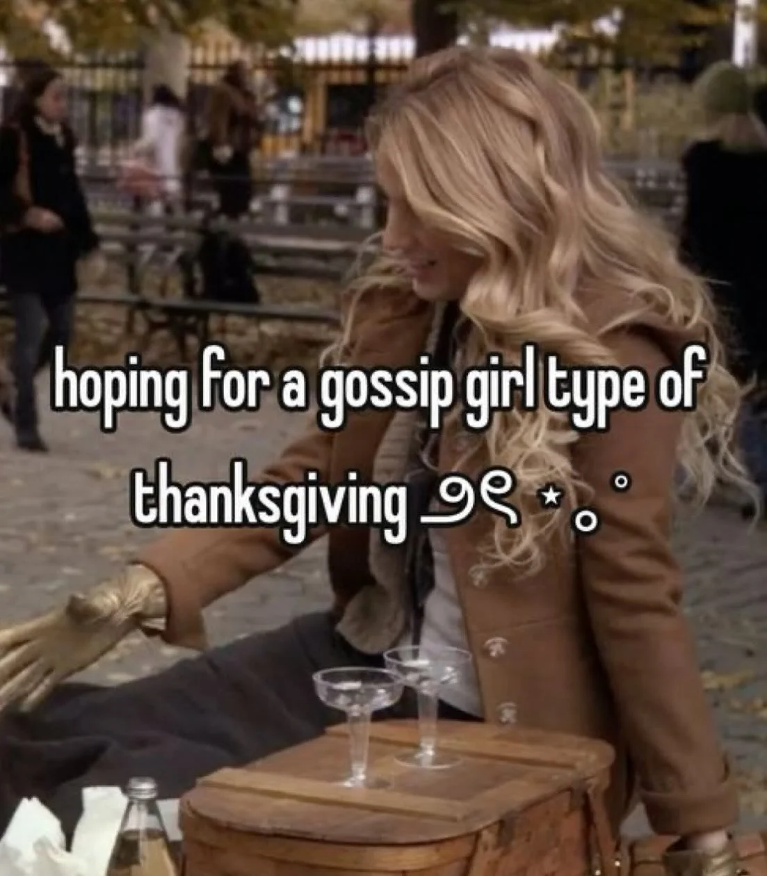 dressed in my 2016 fall best of course 

SO thankful for you all today (and every day) and your support of print media <3 HAPPY THANKSGIVING !!! 

Xoxo, 
The Diaries 💋