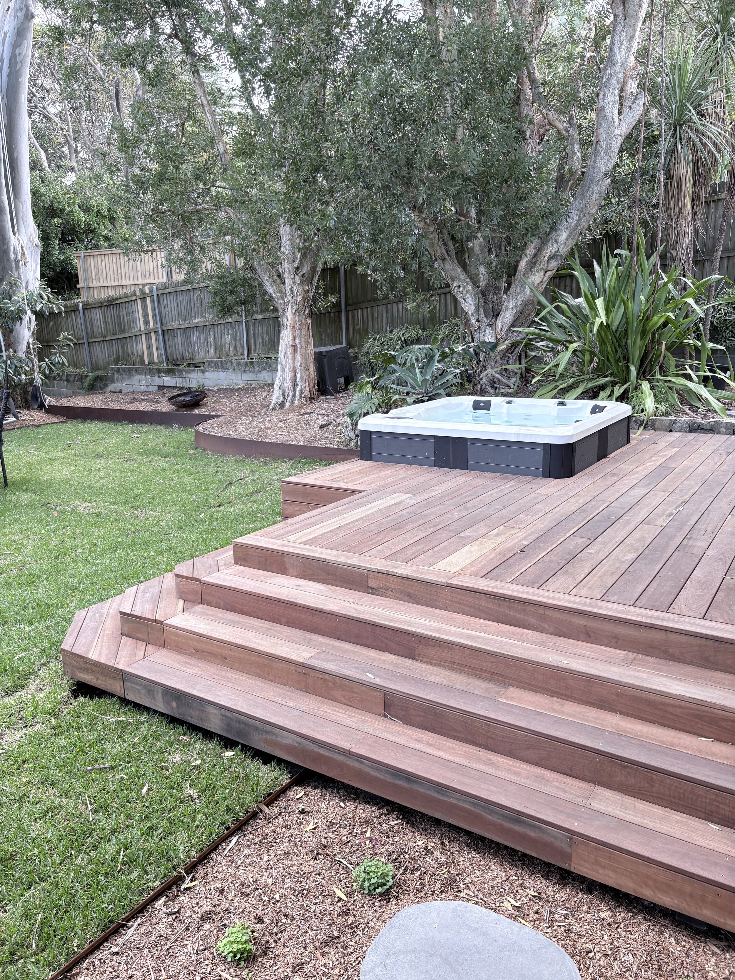 Spotted Gum deck with a cozy jacuzzi, the perfect place to unwind.