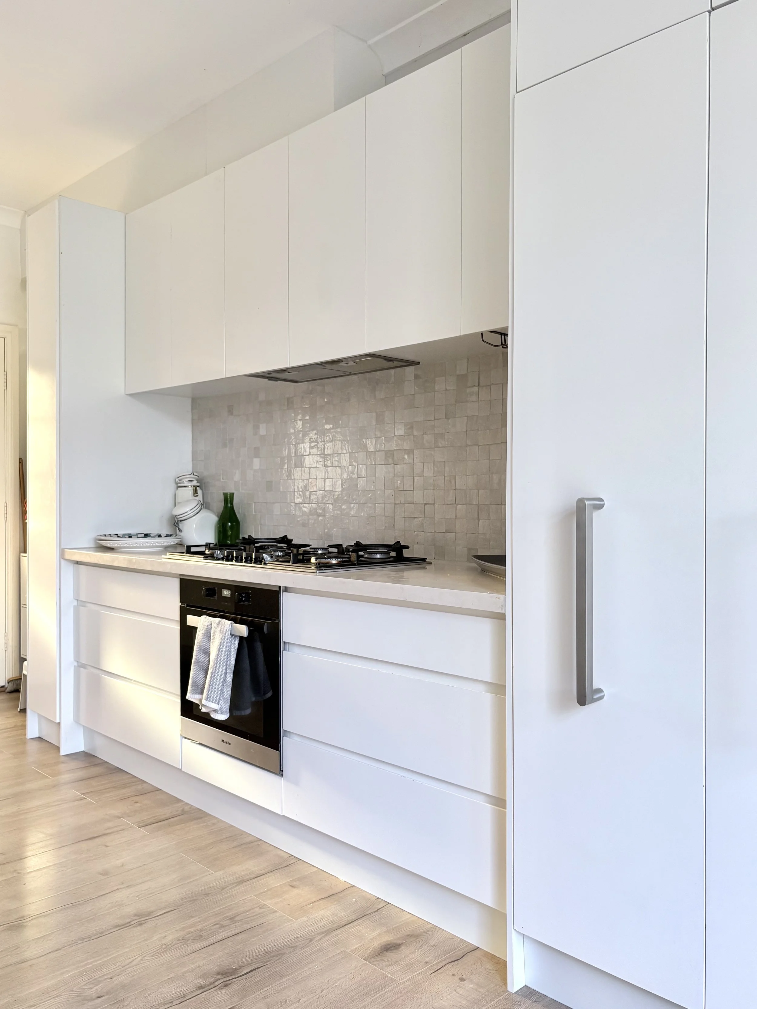 Full kitchen renovation

Featuring Moroccan hand-painted splash-back tiles, Tasmanian oak detailing, and a custom bench-top with a raised breakfast bar.