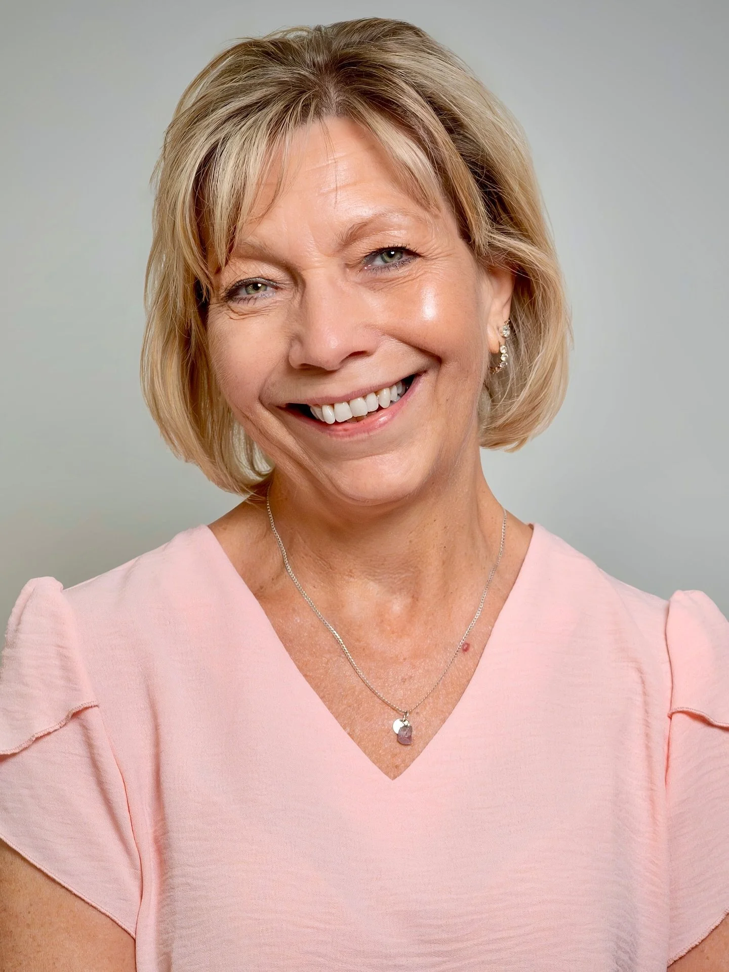 Your smile is your strongest introduction. A genuine expression builds trust long before a handshake.
At DWE Photography, we capture portraits that highlight confidence, warmth, and professionalism, because people connect with people, not just profi