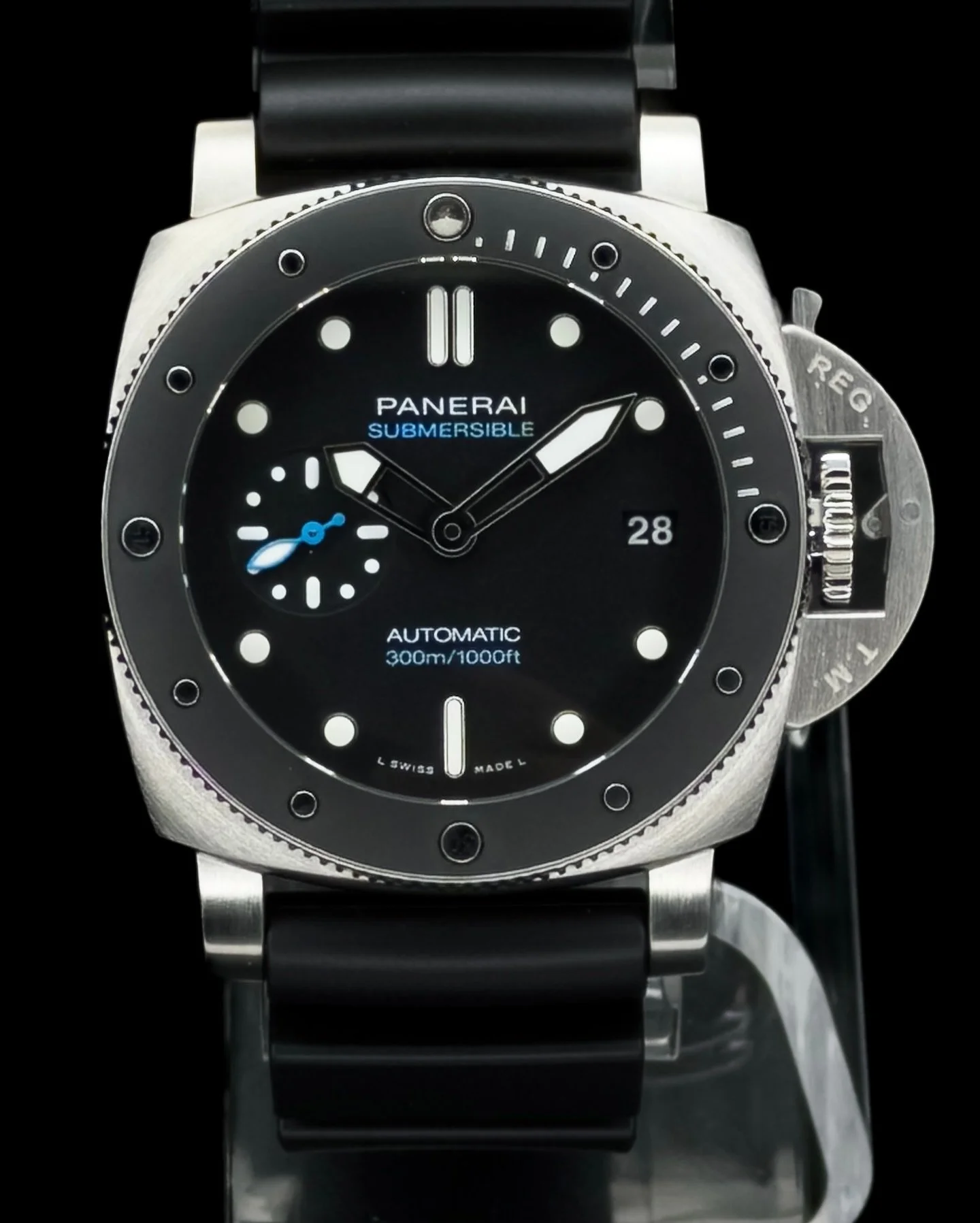 Panerai Submersible 42mm PAM00683

A compact, modern Submersible with full 300m water resistance and Panerai&rsquo;s signature crown‑guard design.

PM for availability