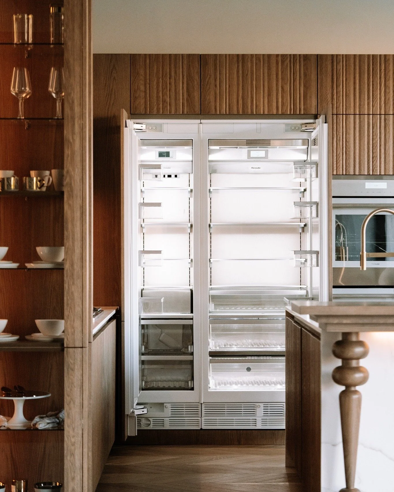 A fridge that blends in seamlessly.

Seamless design for your kitchen, a hidden fridge that keeps the space visually balanced. The Madera collection by Halupczok brings natural texture, refined lines, and a beautifully integrated look to your home.

