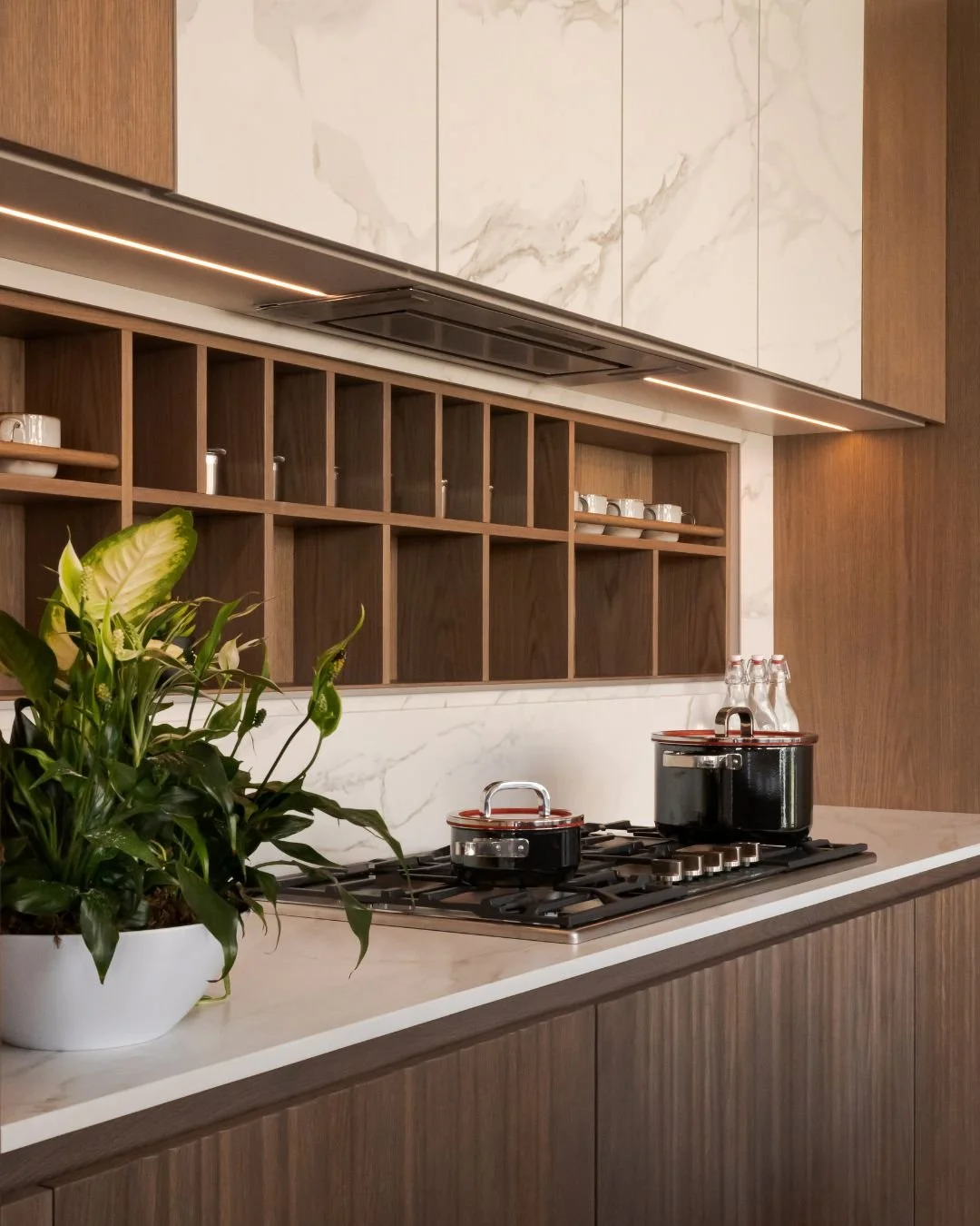 The Madera collection by Halupczok pairs marble surfaces with wood-pattern cabinetry and shelving. The result is a modern kitchen designed for efficient storage, durability, and visual consistency.

#herbandoak #luxuryinteriors #designstudio #functio