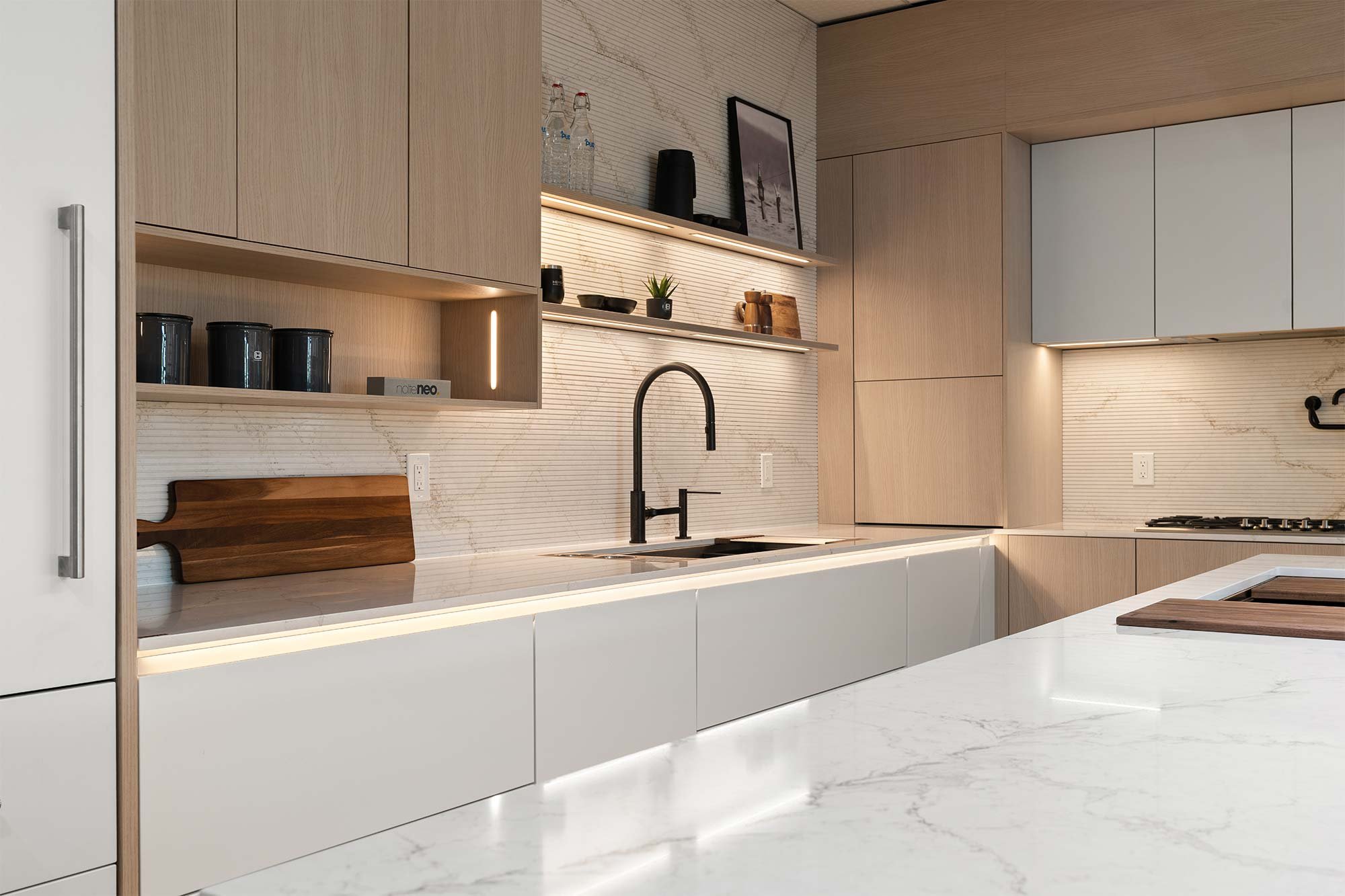  Cosentino's Silestone Blanc Elysee is the perfect choice for both countertop and backsplash. A seamless flow of beauty and durability that turns every kitchen moment into a statement 