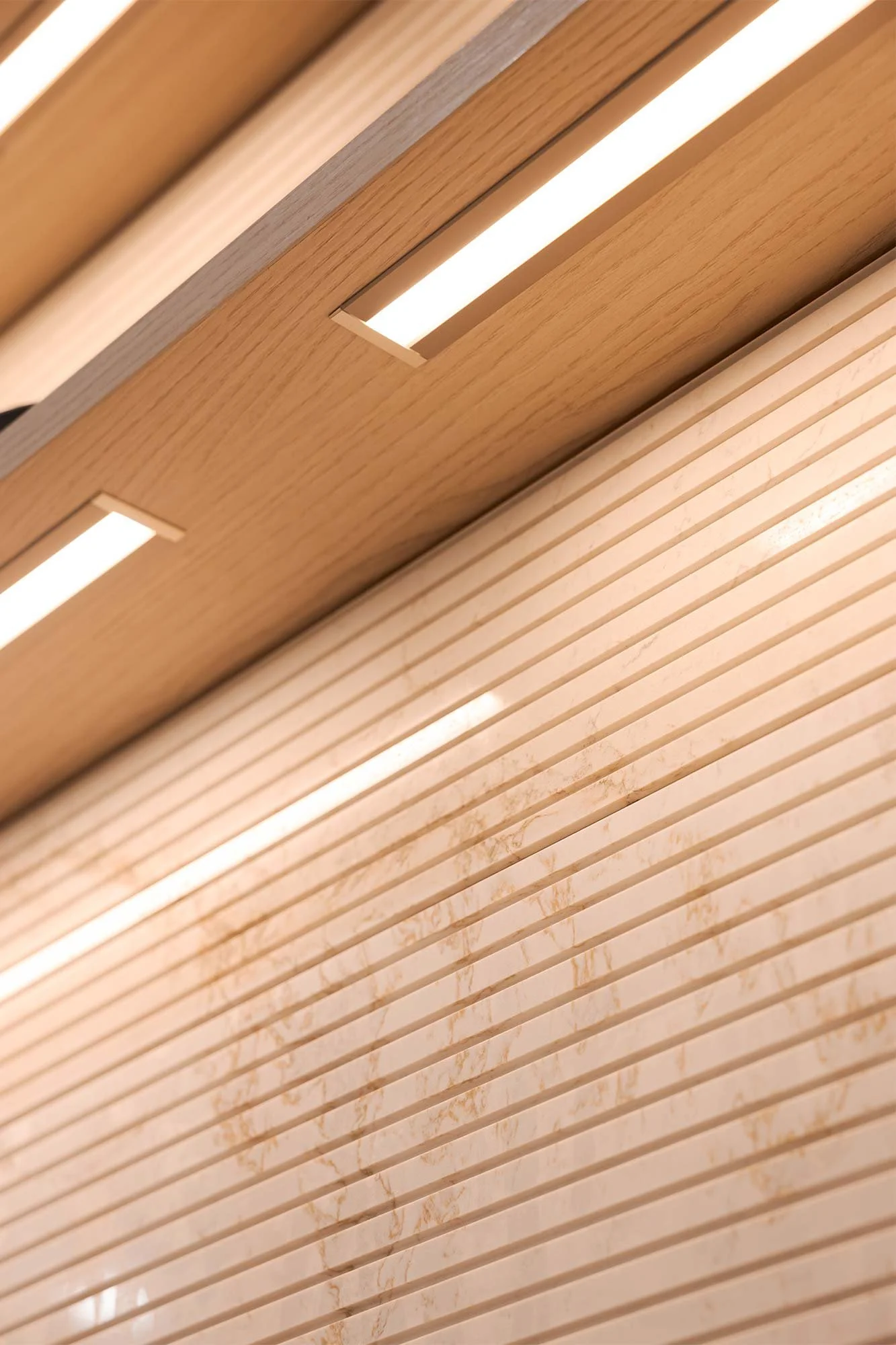  Cosentino's Silestone Blanc Elysee is the perfect choice for both countertop and backsplash. A seamless flow of beauty and durability that turns every kitchen moment into a statement 