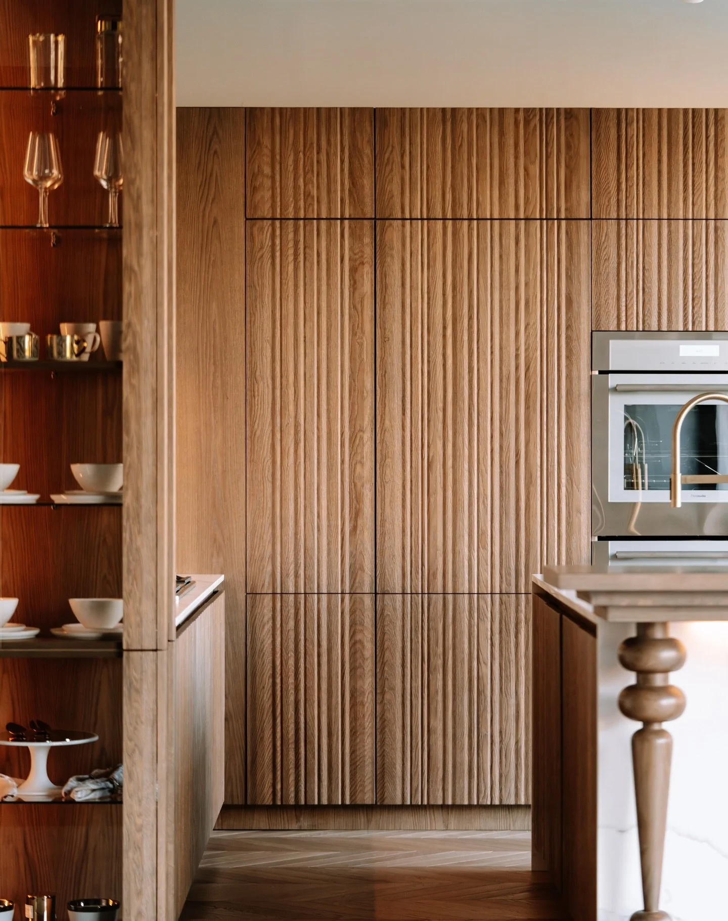 Rich wood surfaces and precise detailing, with a fully concealed refrigerator, allow the kitchen to read as one continuous composition where function disappears into form and the design remains uninterrupted.

Part of the Madera collection by Halupcz