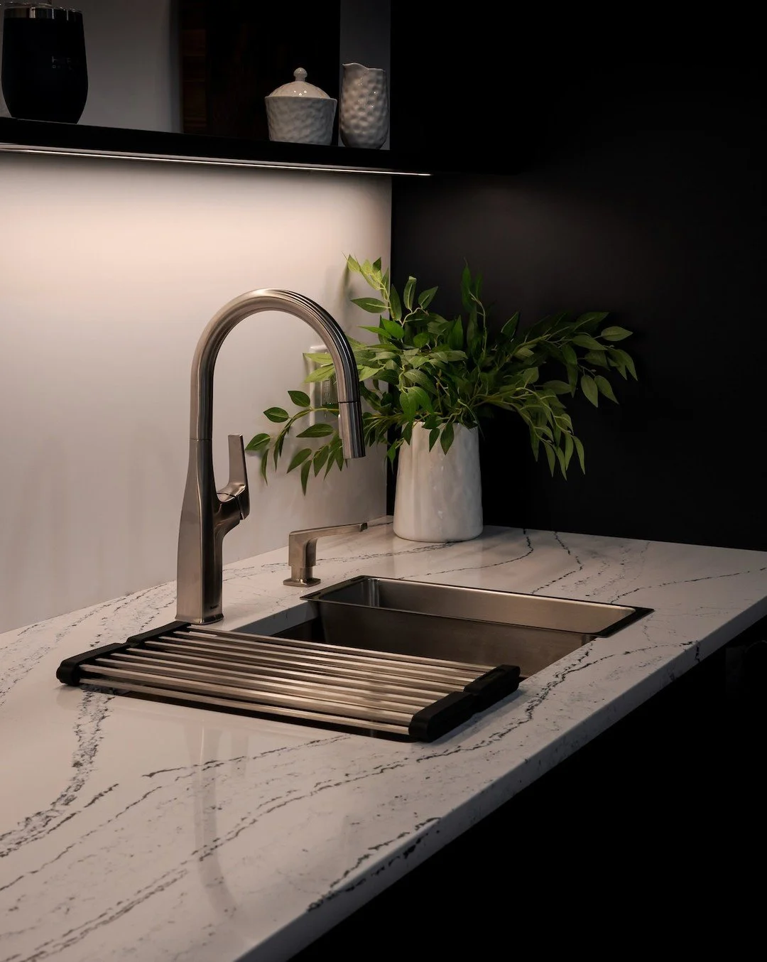 For those who appreciate bold, modern design.
Deep black cabinetry, marble countertops, and brushed metal finishes come together in this Nolte NEO kitchen, creating a space defined by contrast, craftsmanship, and refined modern living. 🌿

#herbandoa