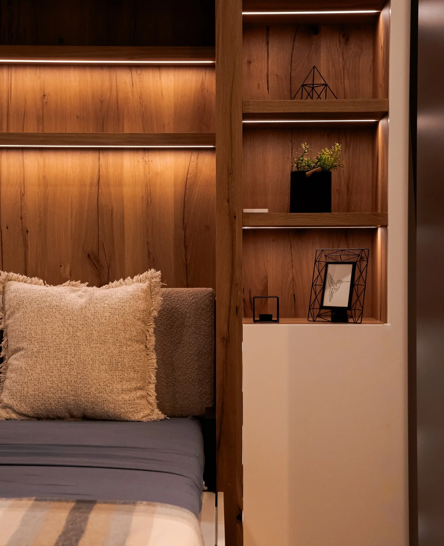 Designed with warmth and coziness in mind. ❤️
Lighting works in harmony with material and form, bringing out the richness of wood tones, while integrated shelving and layered finishes create a space that feels calm, comfortable, and thoughtfully comp