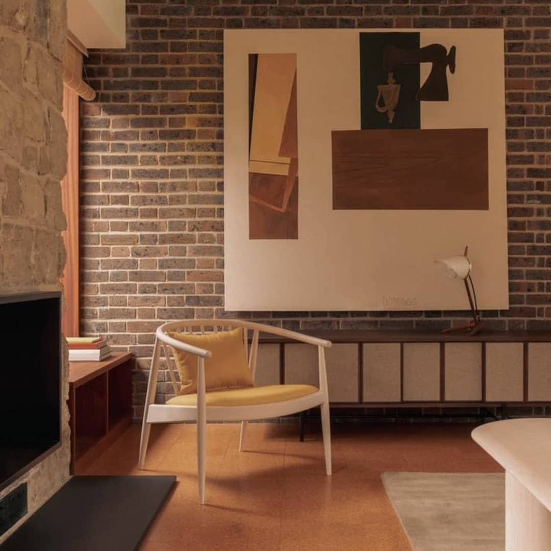 Der Reprise Chair wurde f&uuml;r @L.ERCOLANI von @normarchitects kreiert und ist jetzt neuerdings auch als bequeme Polstervariante erh&auml;ltlich. Die formsch&ouml;ne &Auml;sthetik erinnert an das d&auml;nische Design aus den 50er Jahren und passt i