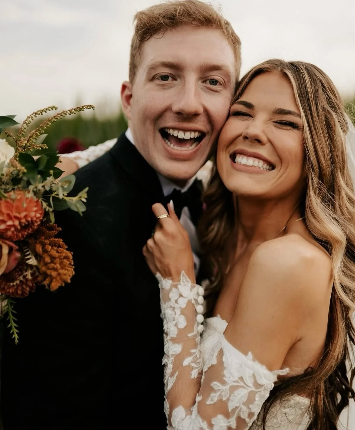 Sweet, gorgeous, and glowing—Carly was the definition of a dream bride this weekend! ✨ Congratulations, beautiful! 💍🤍
📸: @jewelsyphotography 
#blissfullybronzed #baltimorespraytan