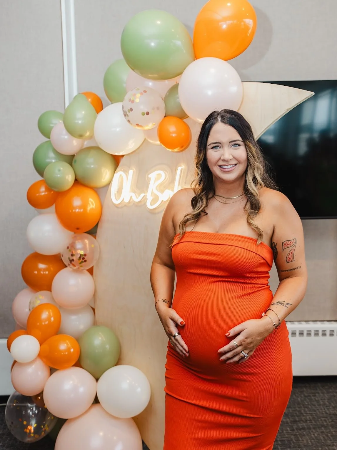 ✨🌙 “You’re glowing!” — “It’s the tan 😆🤭”
Alli was the celestial goddess of her baby shower ✨☀️
📸: @amymphotography 
#CelestialBabyShower #MomGlow #BlissfullyBronzed #GlowGetter #SunKissedAndPregnant #Ba