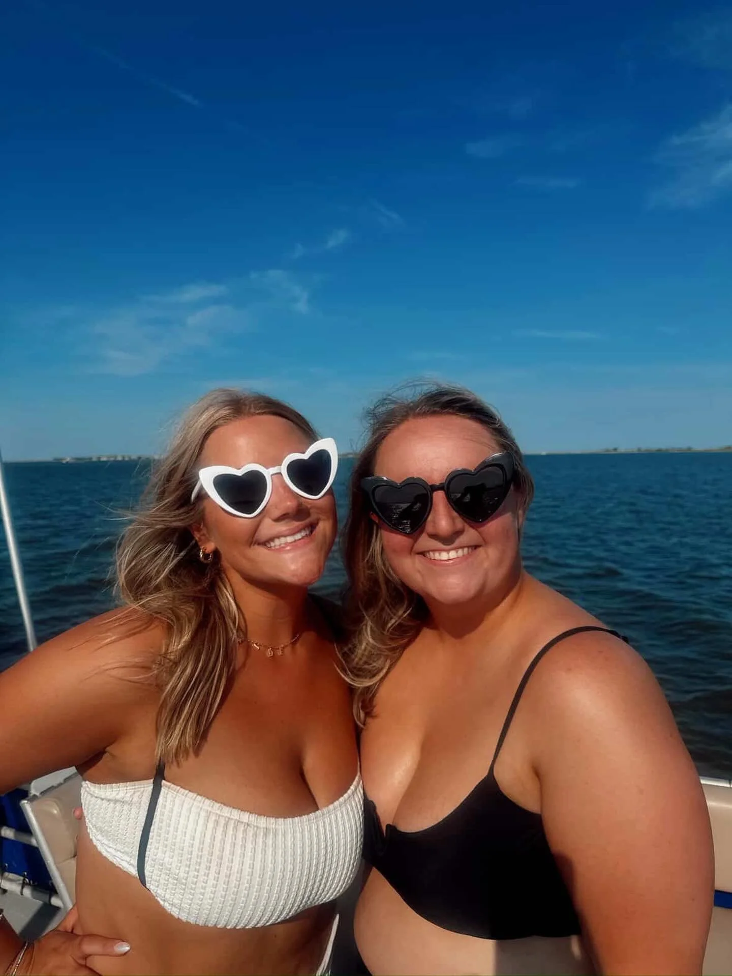 Bachelorette trip essential: a perfectly blended, photo-ready tan. One of my favorite bride &amp; maid of honor duos! 😉👯&zwj;♀️🪩

#blissfullybronzed #baltimorespraytan #bachelorettespraytan