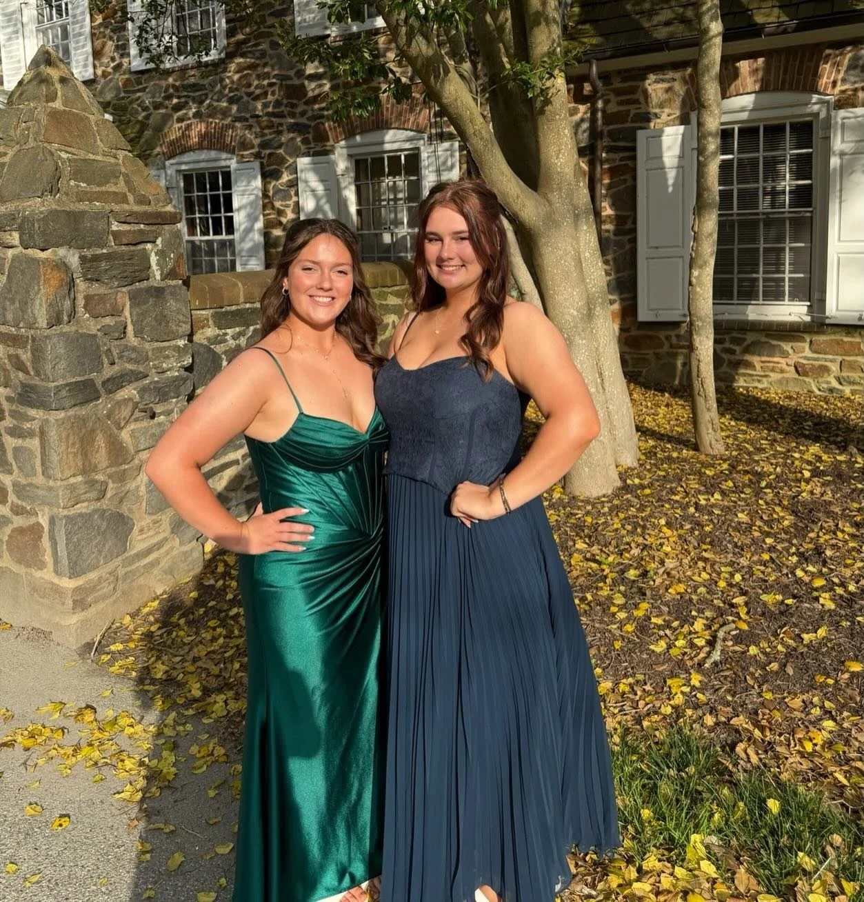 These girls didn&rsquo;t just go to prom&hellip; they lit the whole night up.🌟✨

Glistening skin, glowing confidence, and the kind of energy you can feel through the screen. I seriously adore you both - thank you for letting me be a tiny part of you
