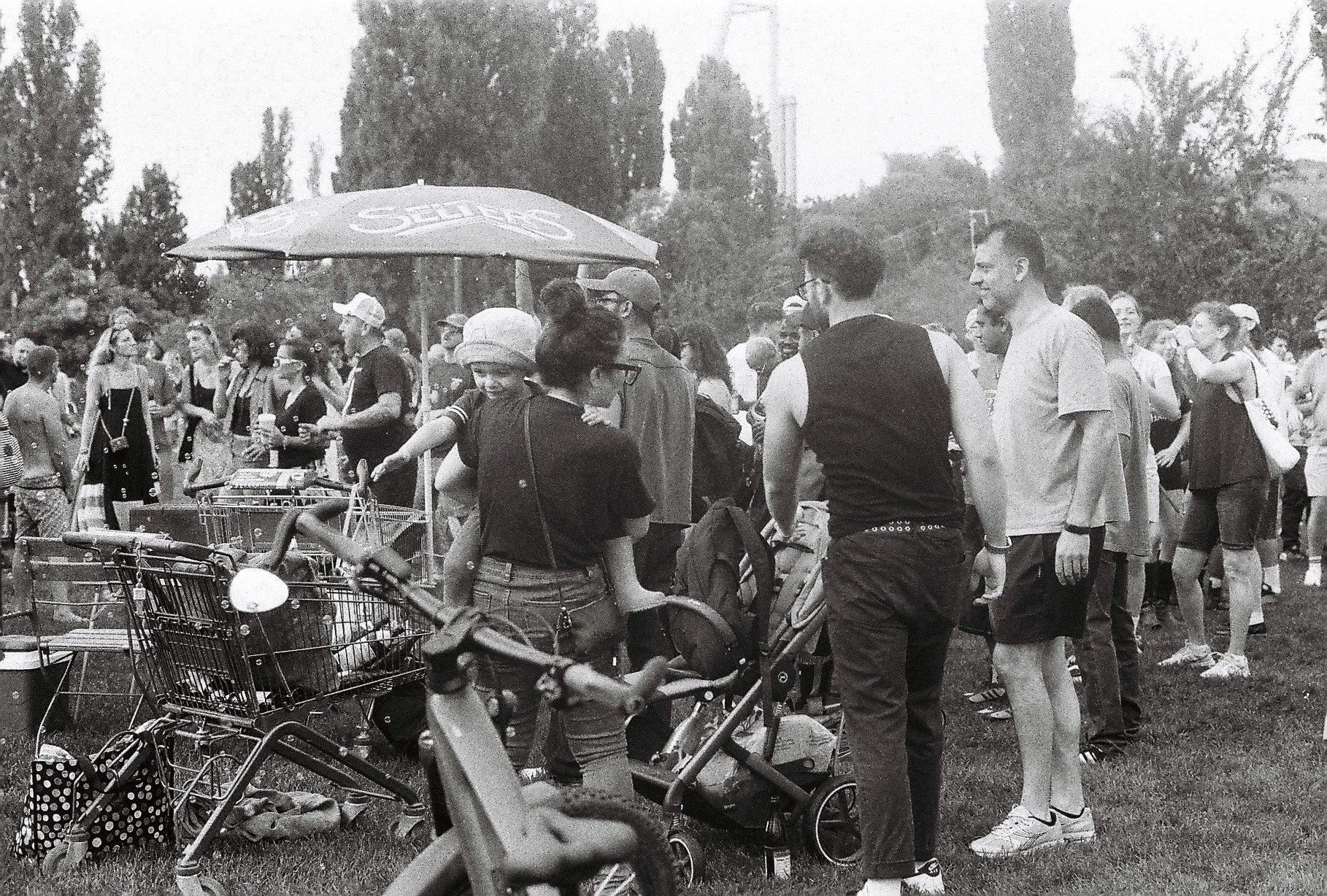 Luftbläschen - Fête de la Music, 2026 Berlin, analogue photography
