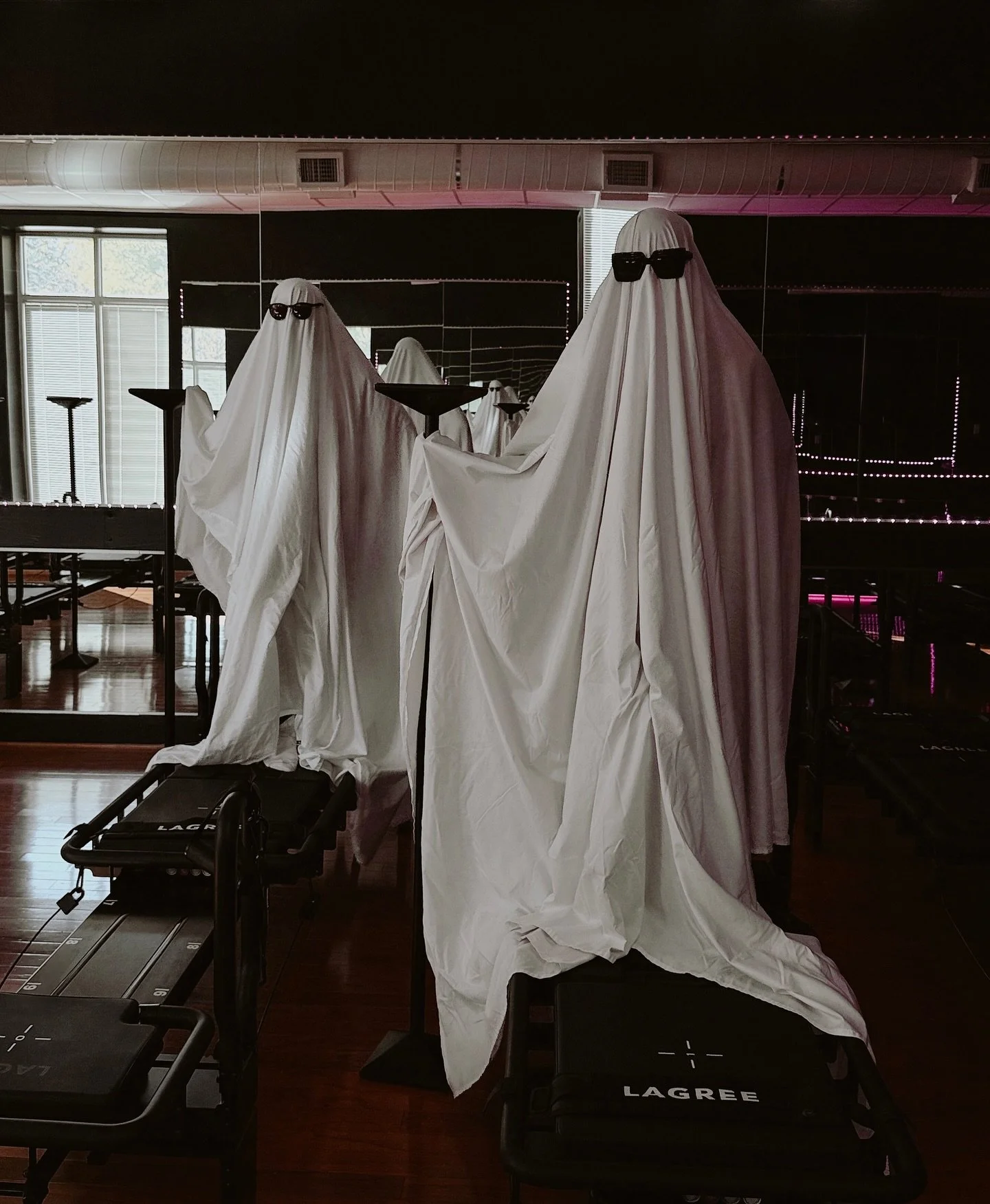 BOO! 👻🩷Spooky season is here but there&rsquo;s nothing to fear at re+forme! (except maybe the red springs&hellip; 😉)

#SpookySeason #LagreeFitness #LagreeRVA