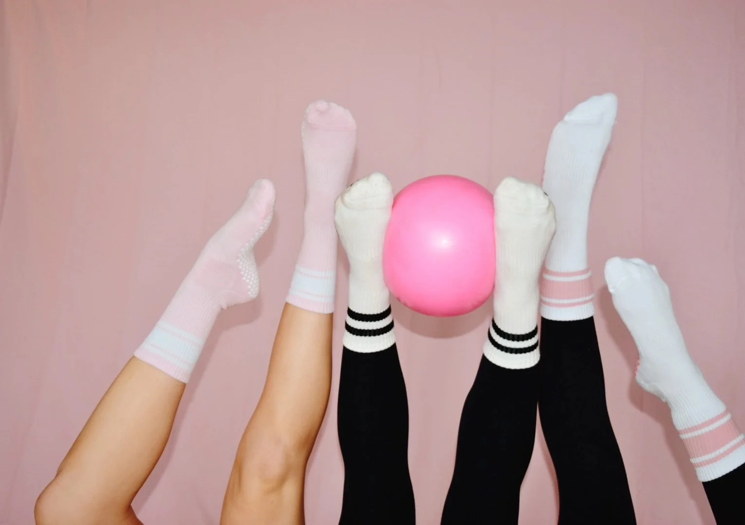 There&rsquo;s just something about coming to a Lagree class at re+forme, putting your cute grippy socks on &amp; knowing you&rsquo;re about to do something GOOD for yourself 💖💪🏼