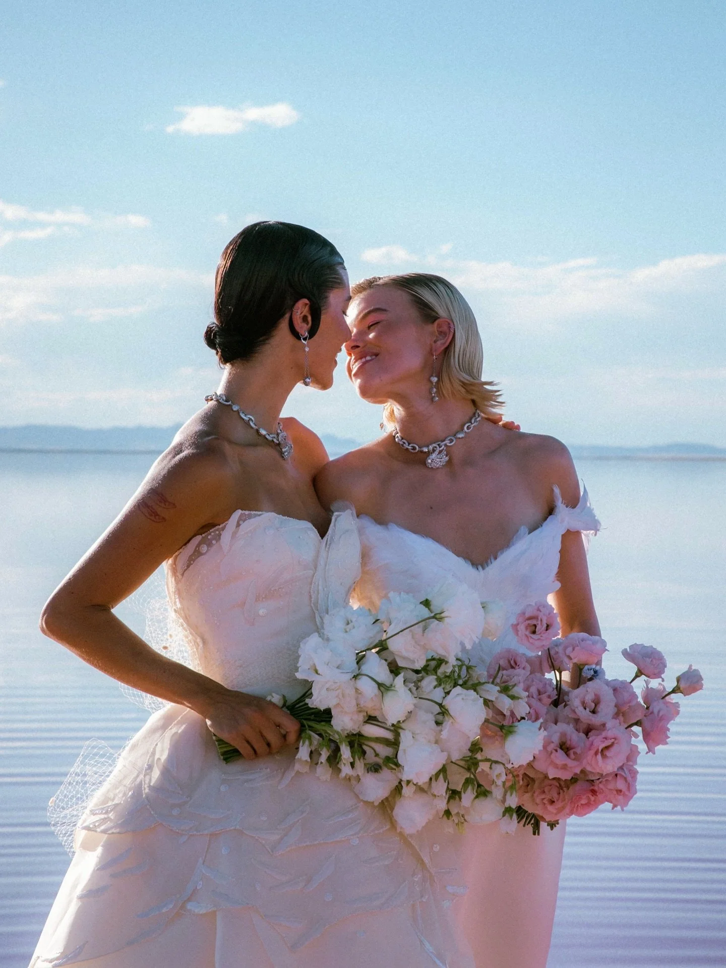 When you smiled at me something changed in my brain chemistry💋

Currently obsessed with capturing love. It&rsquo;s so sweet to get to photograph and see people&rsquo;s connections! 

Creative Director/Stylist/Host: @caramia for @earththeworkshop 
De