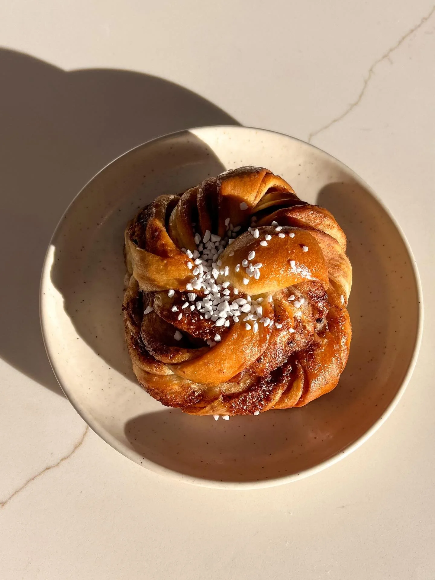 Welcoming fall π with a falu favorite β€οΈ
Cinnamon buns available fresh daily starting at 8 am!! 
#faluhouse #scandi #nycfood #cinnamonbun #swedish #greenpoint