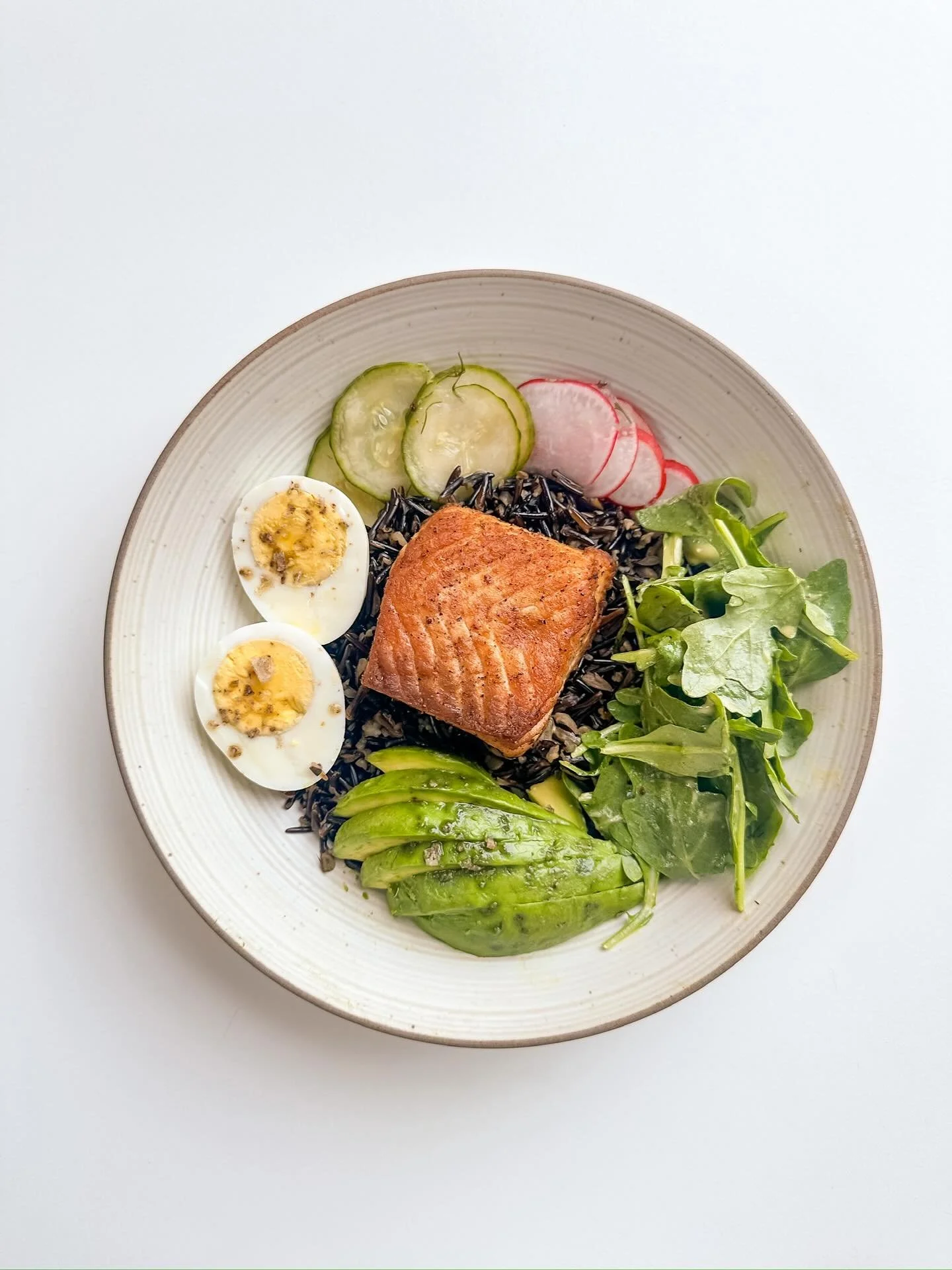 The grain bowl is sticking around for the Fall π at Falu House! Get it with chicken or salmon, get it Monday through Sunday, get it as a salad, even get it for breakfast if you’d like! 
Stay tuned for soup updates π
#scandi #nyc #greenpoint