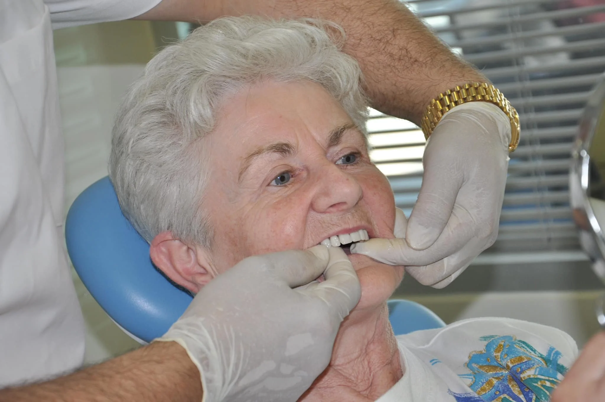 This image captures the professional clinical interaction between Dr. Sebastian Riggio and a patient during a final prosthetic assessment.

It reinforces SIDISonix Denture Boutique as a specialist provider of high-quality full and partial dentures in