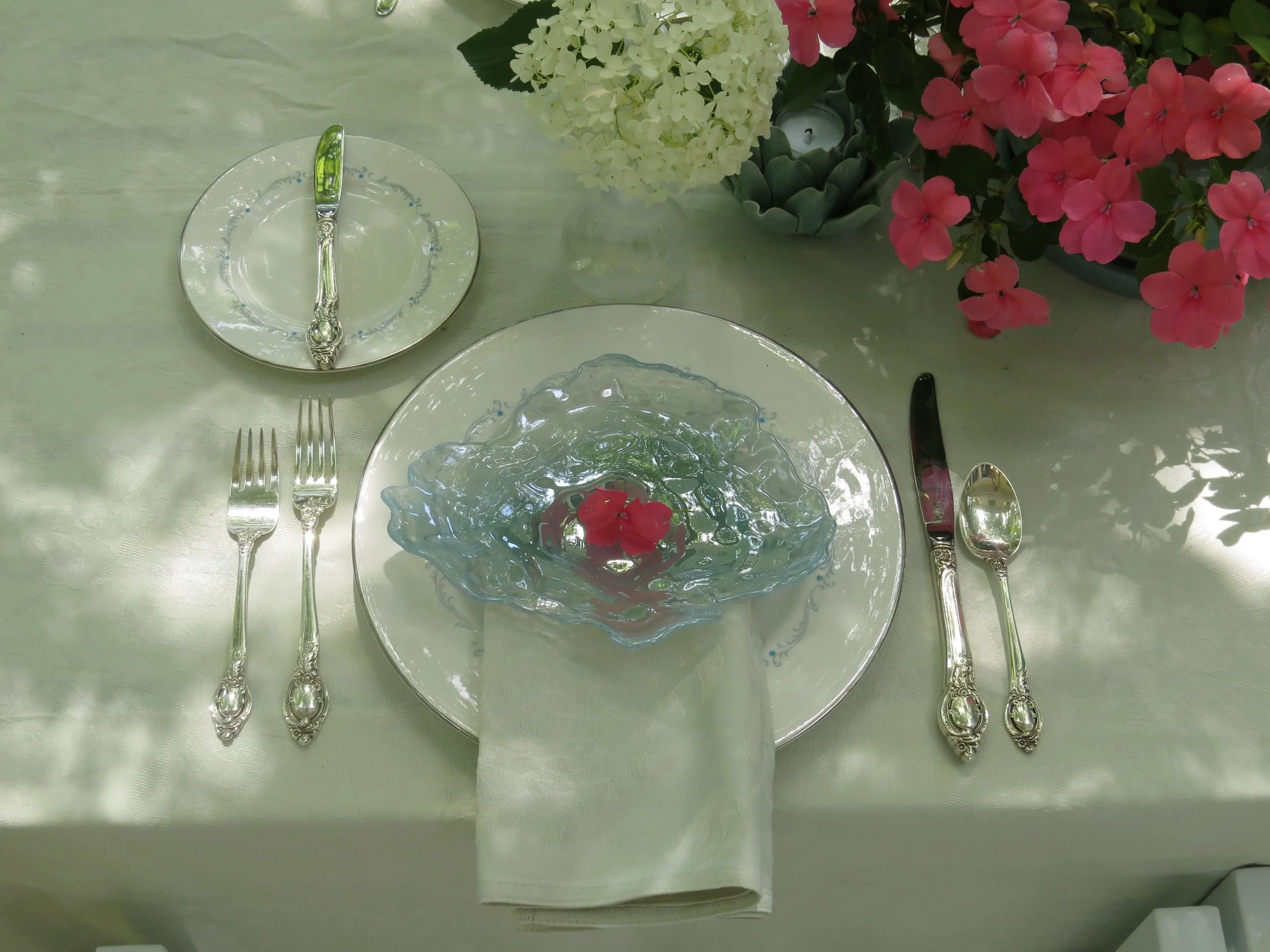 Melrose Place setting, Shelley Melrose Pattern #14137, Richmond Shape