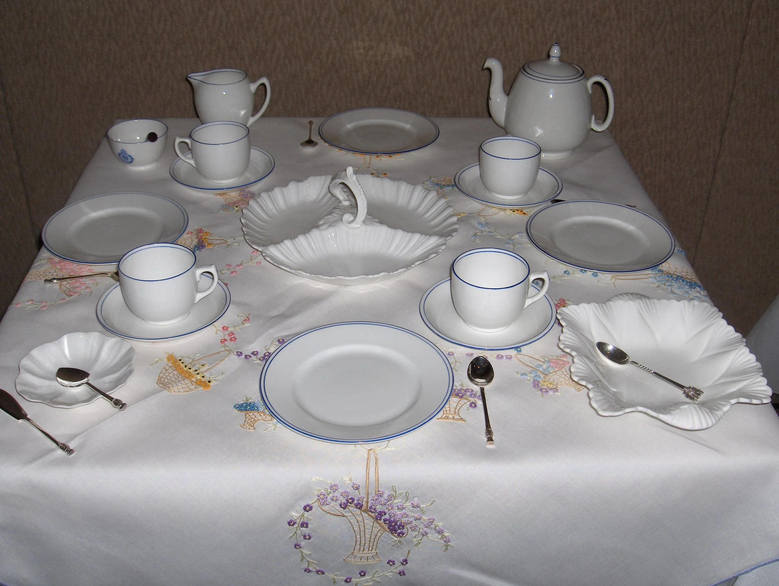 Shelley Art Deco Style, blue ring on White ware, Carlton shape