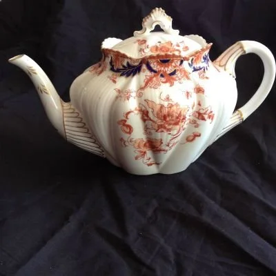 9127 Sunflower and Leaf Teapot on Dainty Shape