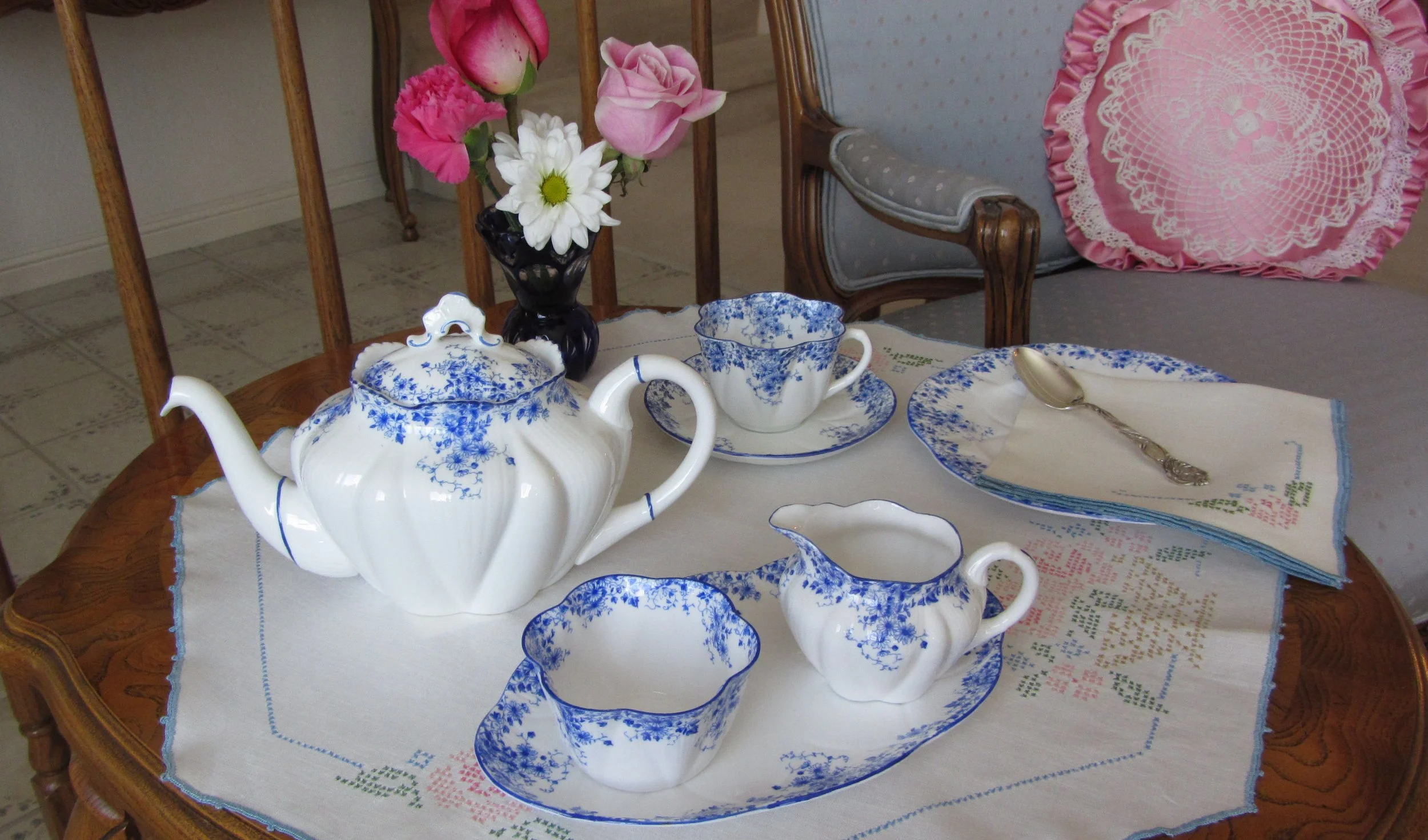 Dainty Blue tea for one.jpg