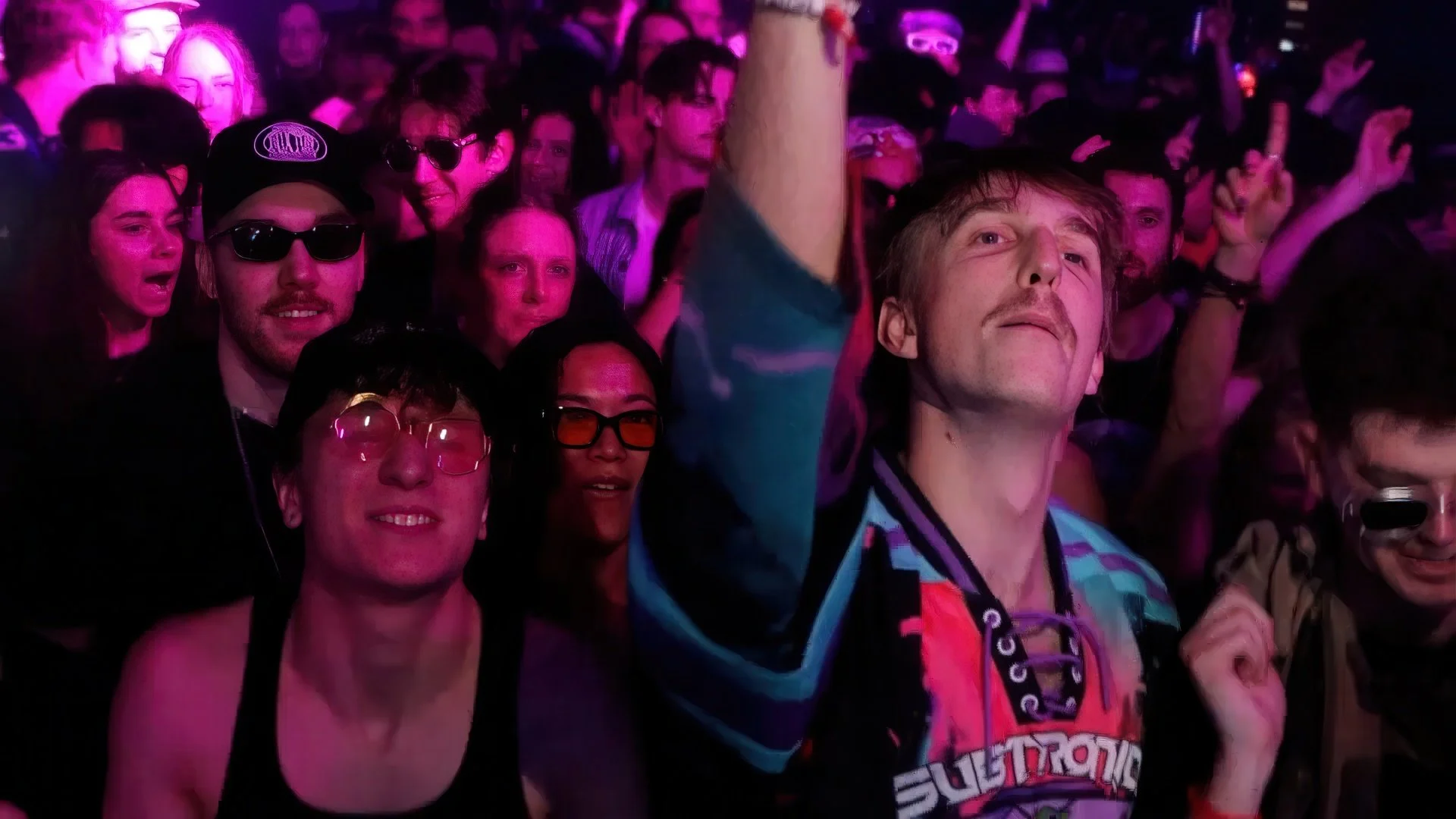 horizonatal 13-gigapixel-low resolution v2-1x-faceai v2.jpg