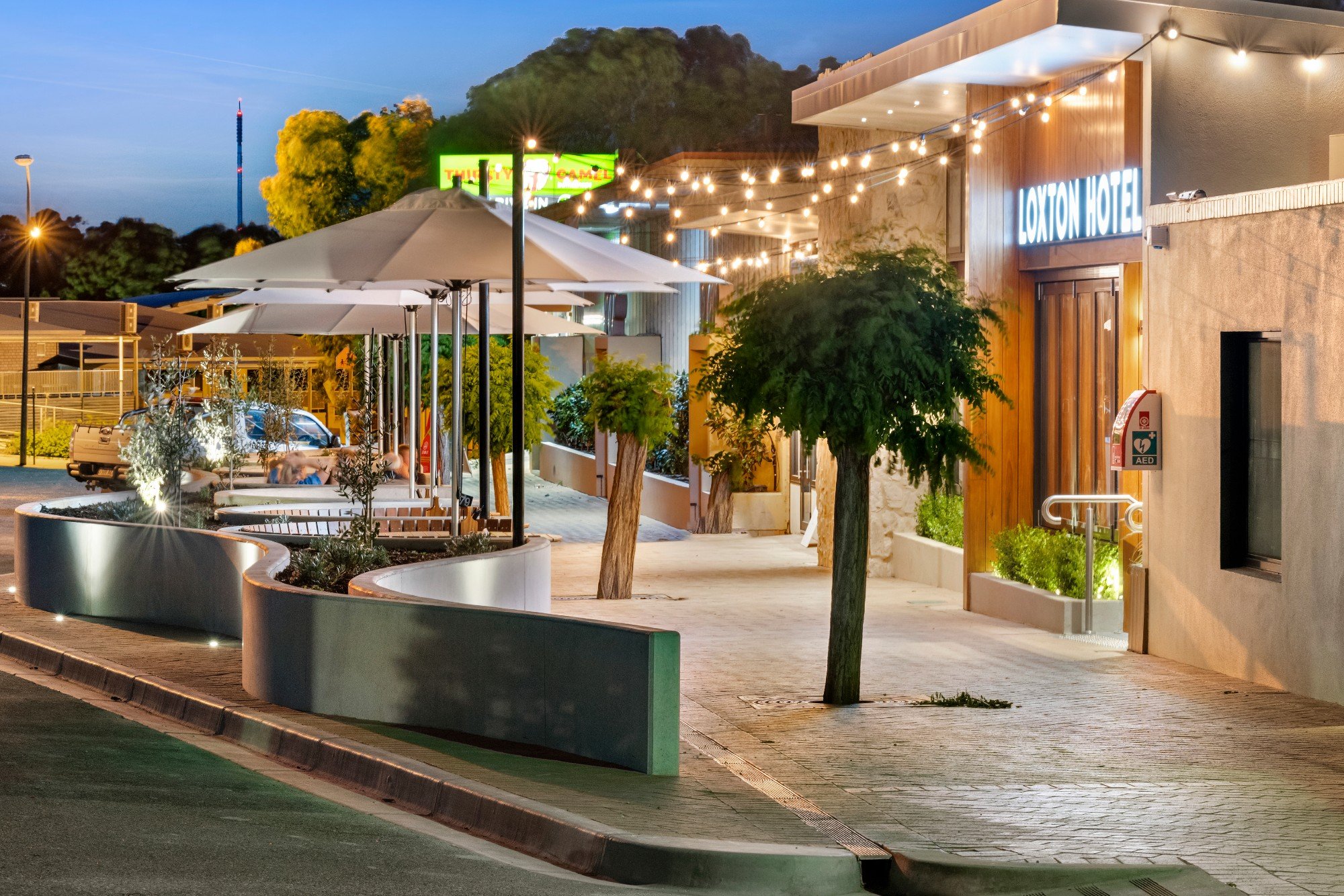 Loxton-Hotel-Alfresco-MKB-Portfolio-Street-Exterior.jpeg
