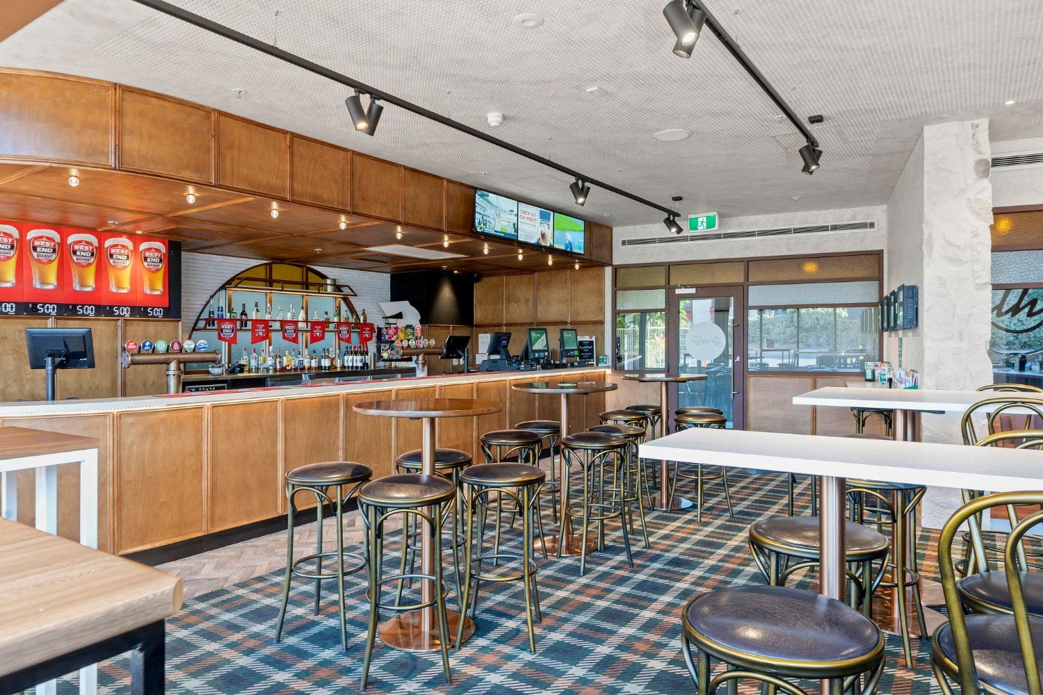 Michael-Kregar-Commercial-Builder-Loxton-Hotel-Bar.jpeg