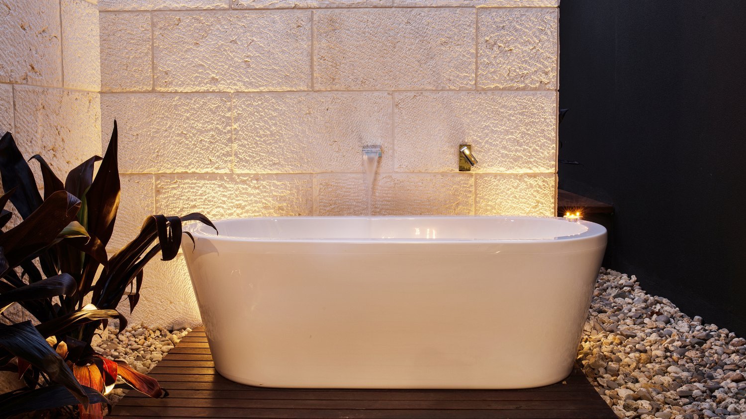Michael-Kregar-Home-Builds-The-Frames-Outdoor-Bath.jpeg