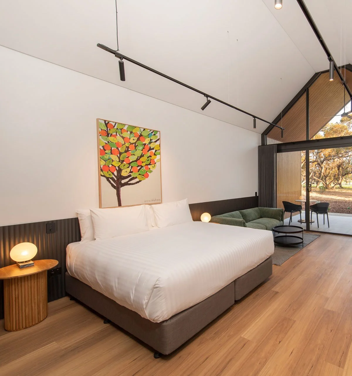 Michael-Kregar-Building-Portfolio-Par-5-Shacks-Interior.jpg
