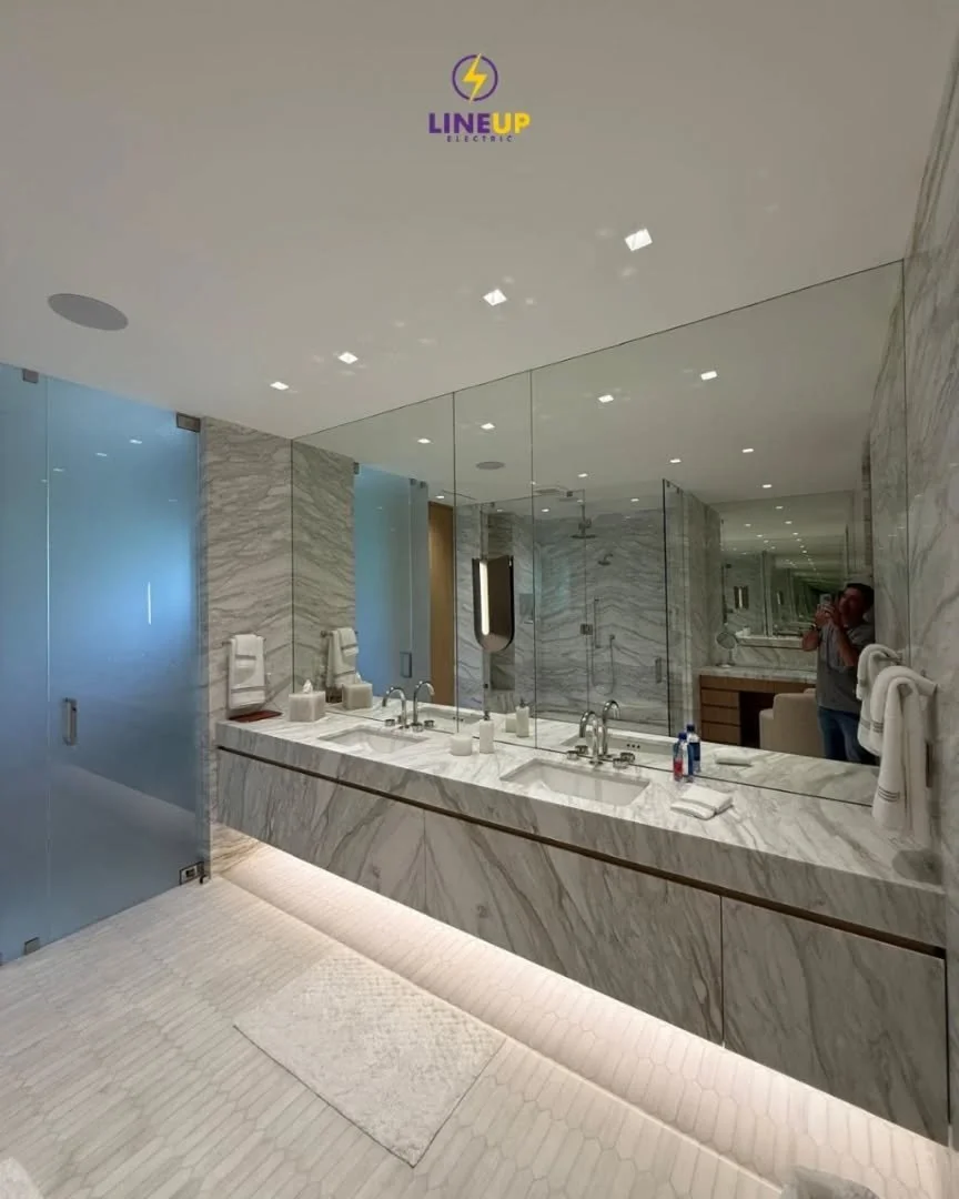 ✨ Eleg&acirc;ncia que come&ccedil;a na ilumina&ccedil;&atilde;o.
Cada detalhe faz diferen&ccedil;a em um projeto de alto padr&atilde;o &mdash; e a Line Up Electric entrega precis&atilde;o, seguran&ccedil;a e um acabamento impec&aacute;vel.
Ilumina&cc