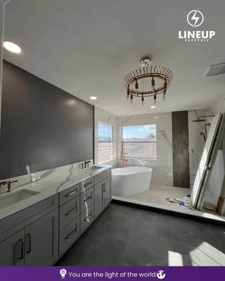 Lighting transforms spaces&mdash;and this bathroom is proof ✨💡
From elegant fixtures to perfectly planned illumination, every detail was designed to bring comfort, style, and functionality together.

Because the right light doesn&rsquo;t just bright