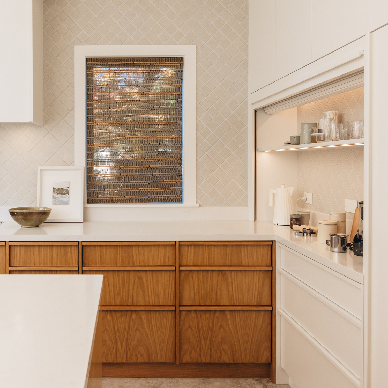 13-woburn-kitchen-benchtop-drawers-shelving-nook.png