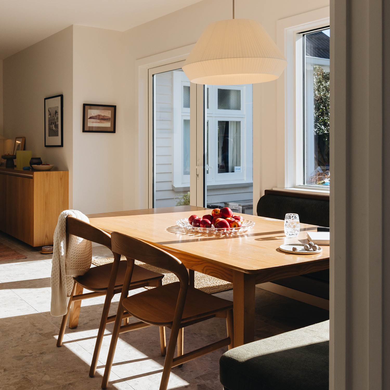 02-woburn-kitchen-dining-area-timber-table-bench-seat.png