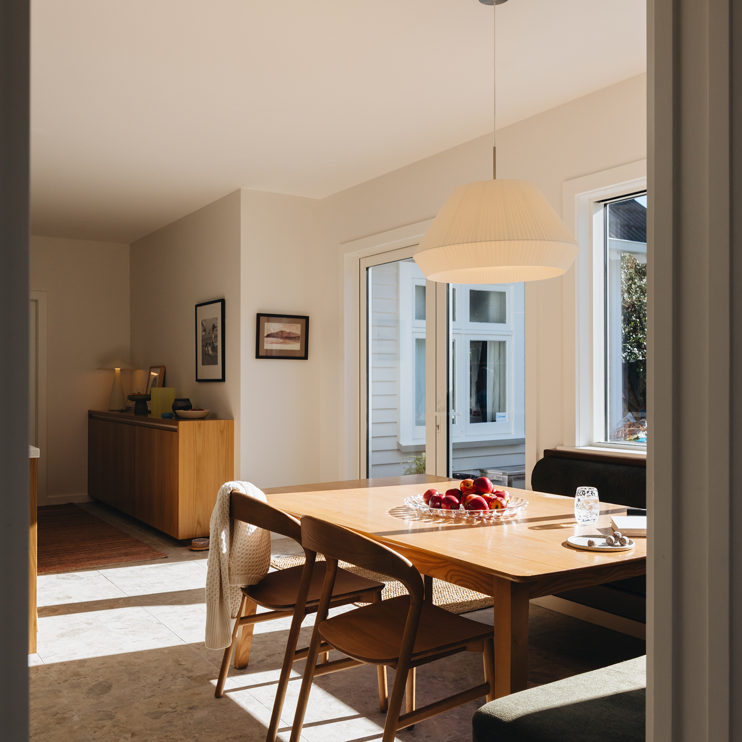 10-woburn-kitchen-dining-table-corner-windows.png