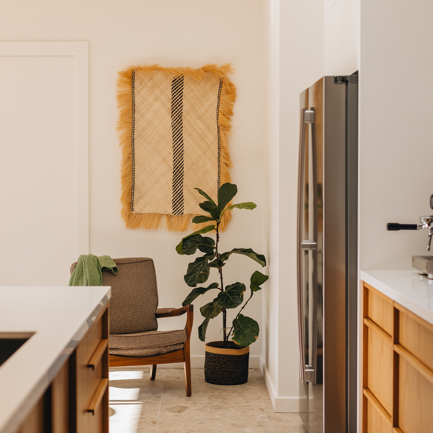 12-woburn-kitchen-fijian-mat-dining-wall.png
