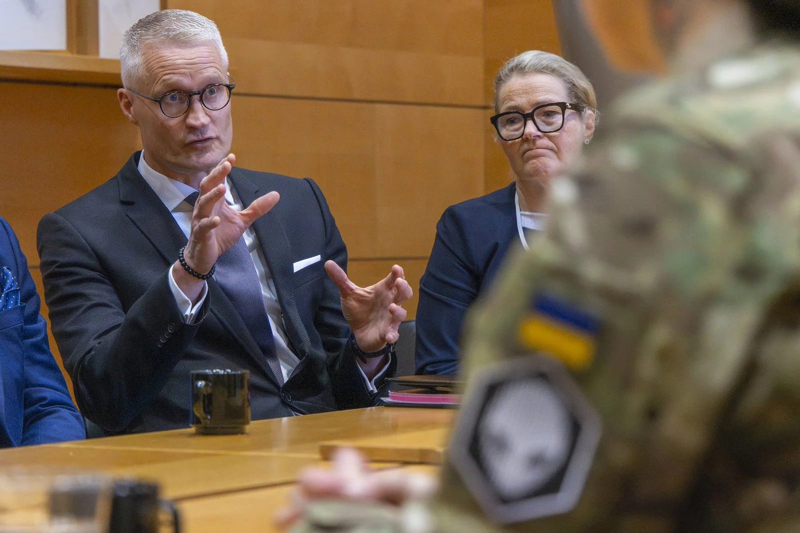 Finnish MPs Jarno Limnel and Miapetra Kumpula-Natri meeting a delegation from Ukraine in Finnish parliament.
