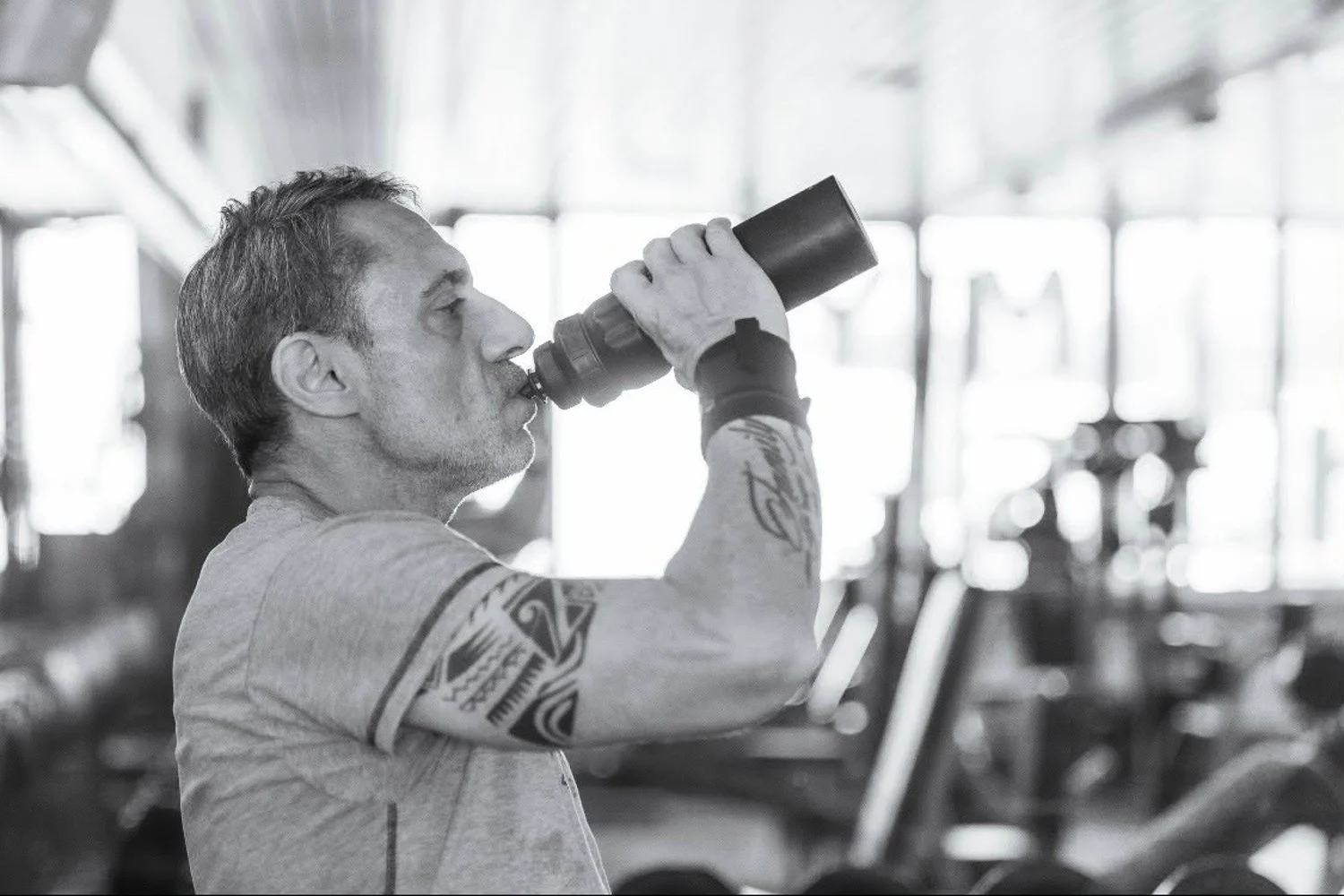 Alkohol und Krafttraining: Was ein Glas am Abend mit deinem Muskelaufbau macht (CityGym Aarau)