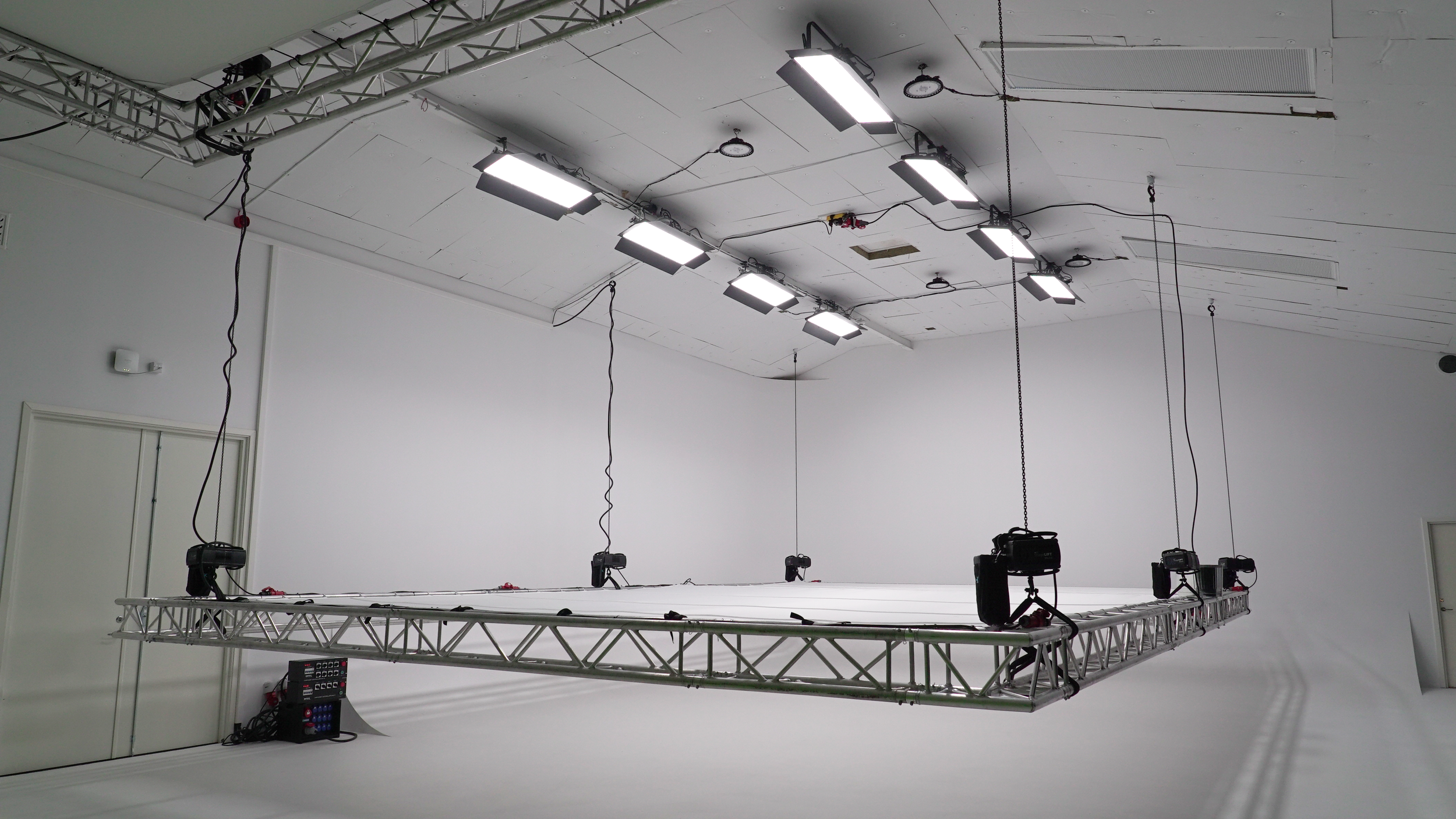 STUDIO_TRUSS_NER_1.png