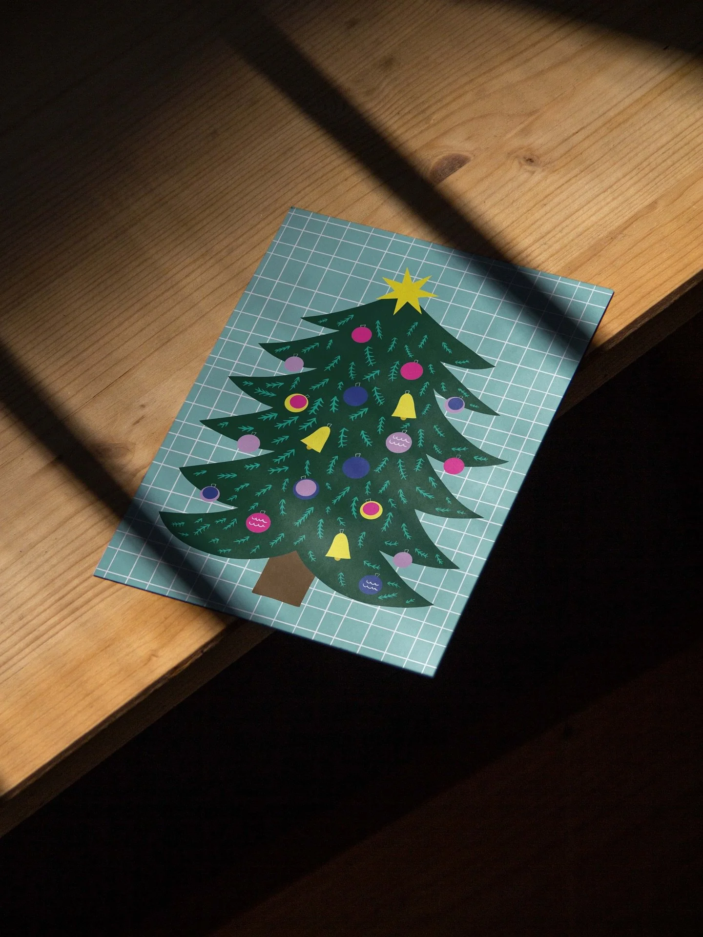 Bist du noch auf der Suche nach einer Weihnachtskarte? 🎄 Diese hier wartet nur darauf, verschickt zu werden. Jetzt im Onlineshop erh&auml;ltlich!

#estheticgoods #postkarten #weihnachtskarten #papeterie #grusskarten #swissdesign #printedinswitzerlan