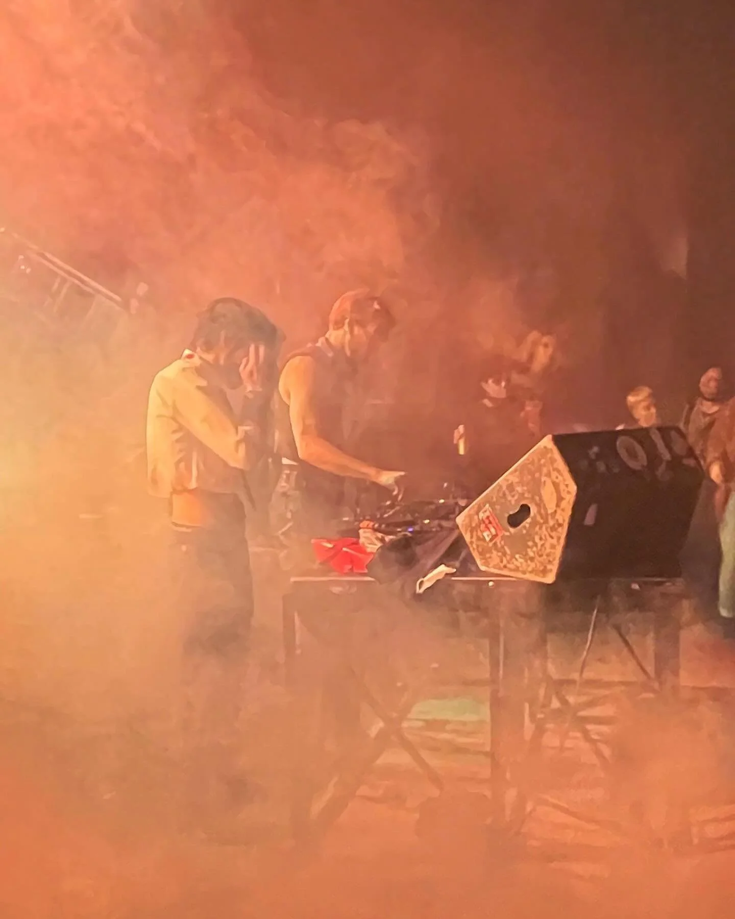 Join us for the Oslo Zine Fest Opening party at @bababar_oslo from 8pm until late!🪩

Deviant grooves from the goblin den👹 Simulated Leather and waste (Queer Community Club) will play some groovy tunes of post-disco, punk funk and ebm from 9-11pm✨