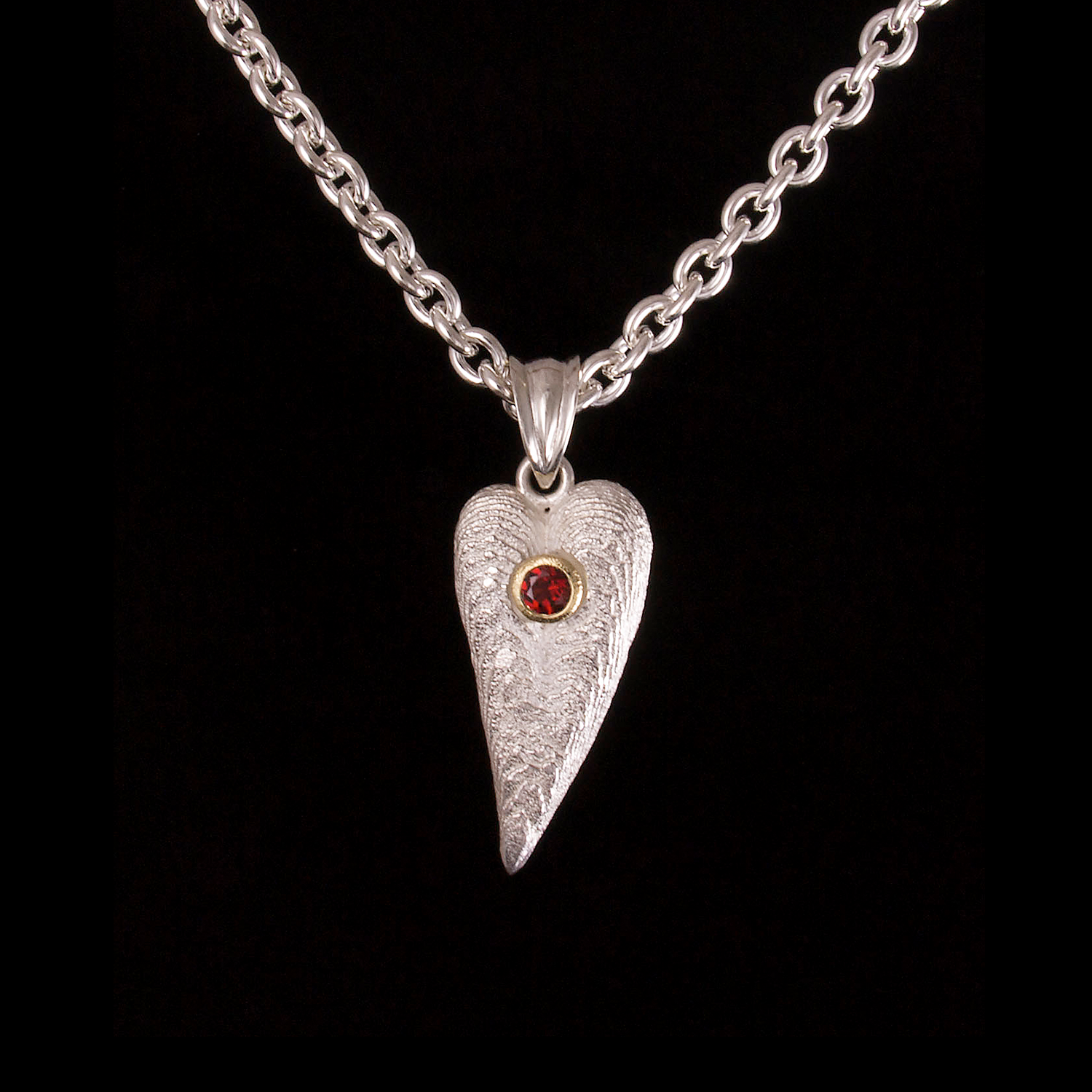 Sepia_Heart_Garnet_Bico_1.png