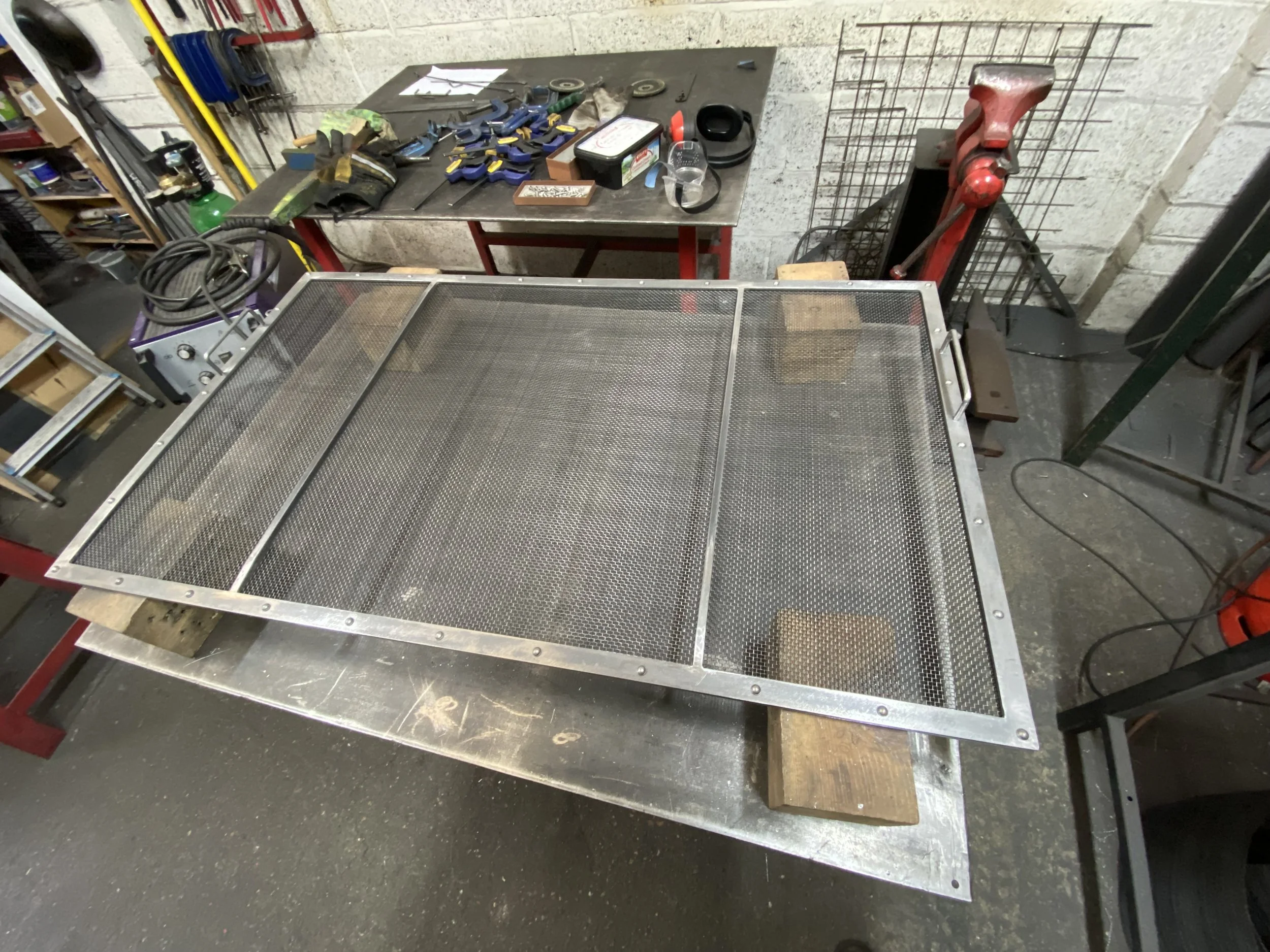 fireguard-bespoke-flat-spark-screen-large.jpg